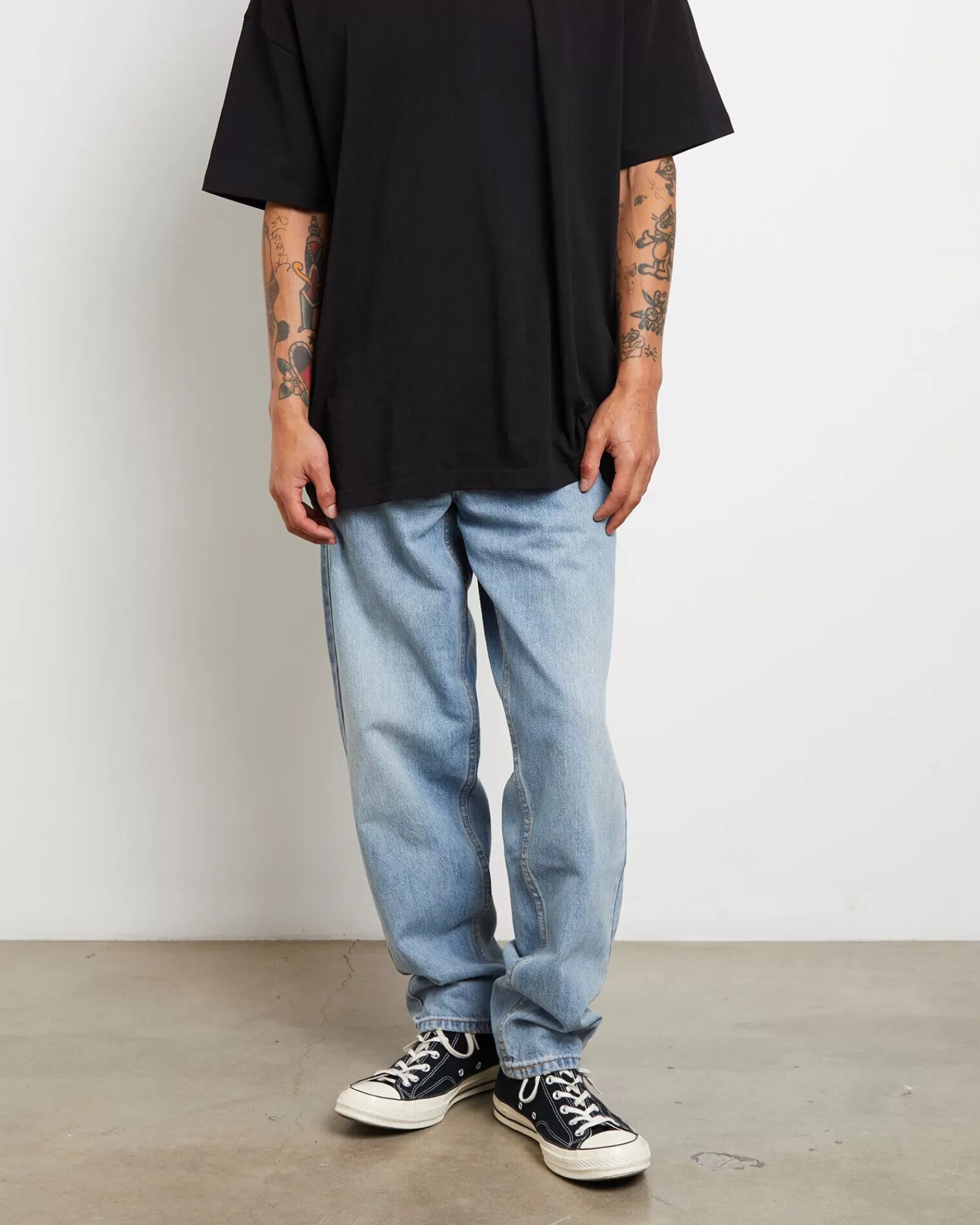 LEVIS 550 Modello '92 Jeans Denim Confortevole  
Taglio Relaxed con Stretto Tapered - Blu Mood Intenso  
Versione Rigenerata a Prezzo Conveniente  

（：，