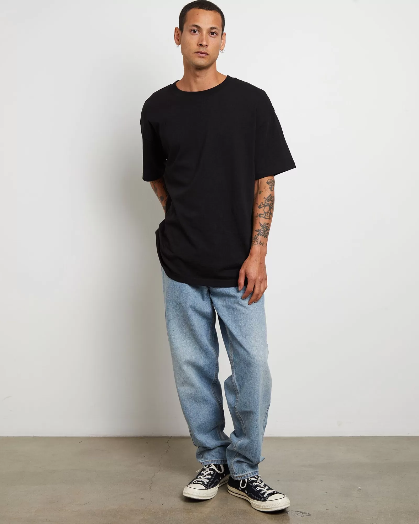 LEVIS 550 Modello '92 Jeans Denim Confortevole  
Taglio Relaxed con Stretto Tapered - Blu Mood Intenso  
Versione Rigenerata a Prezzo Conveniente  

（：，