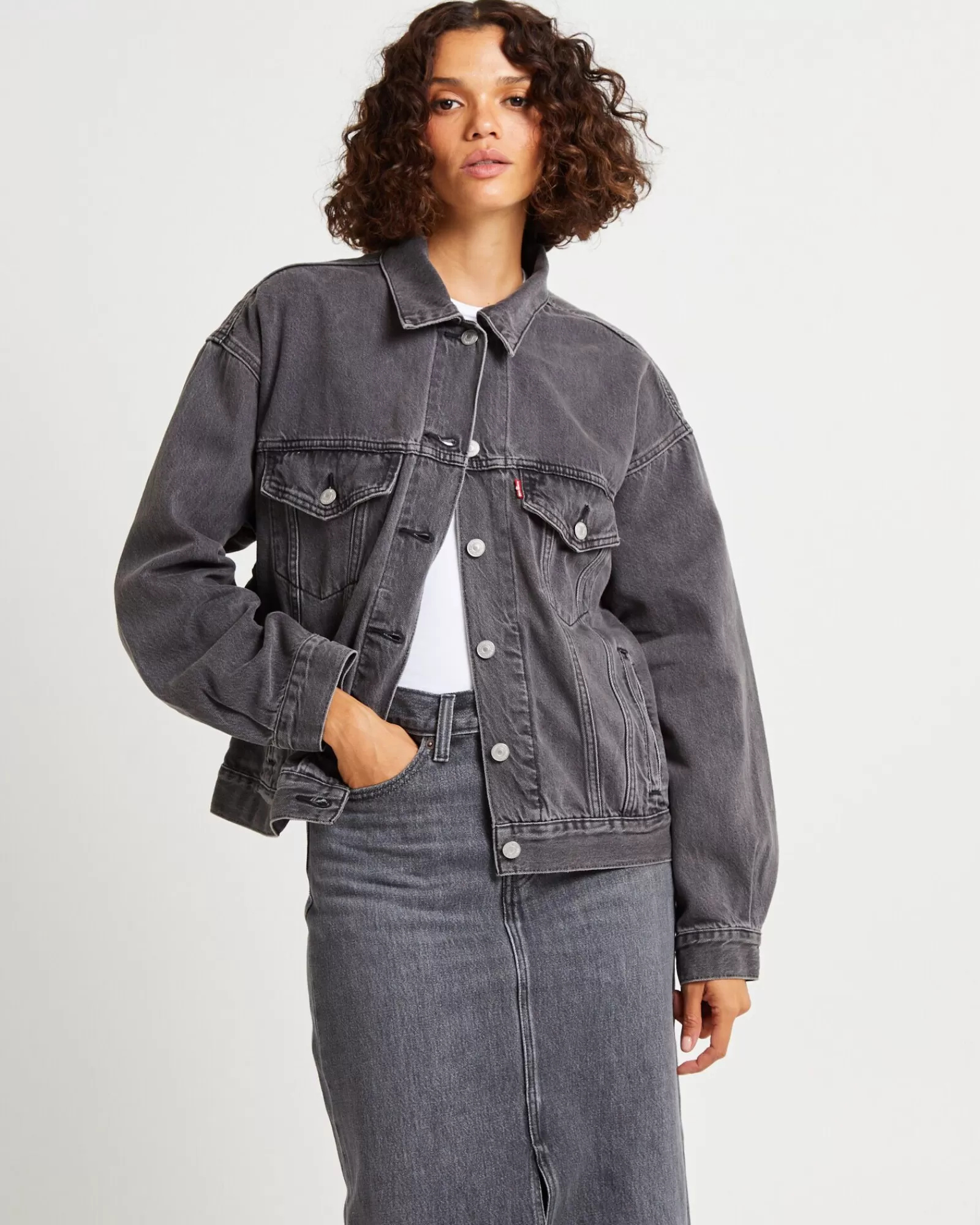 Levi's Giubbotto Trucker Denim Vintage Anni 90 - Nero Assoluto, Stile Retrò con Taschini Iconici (Promozione Limitata)