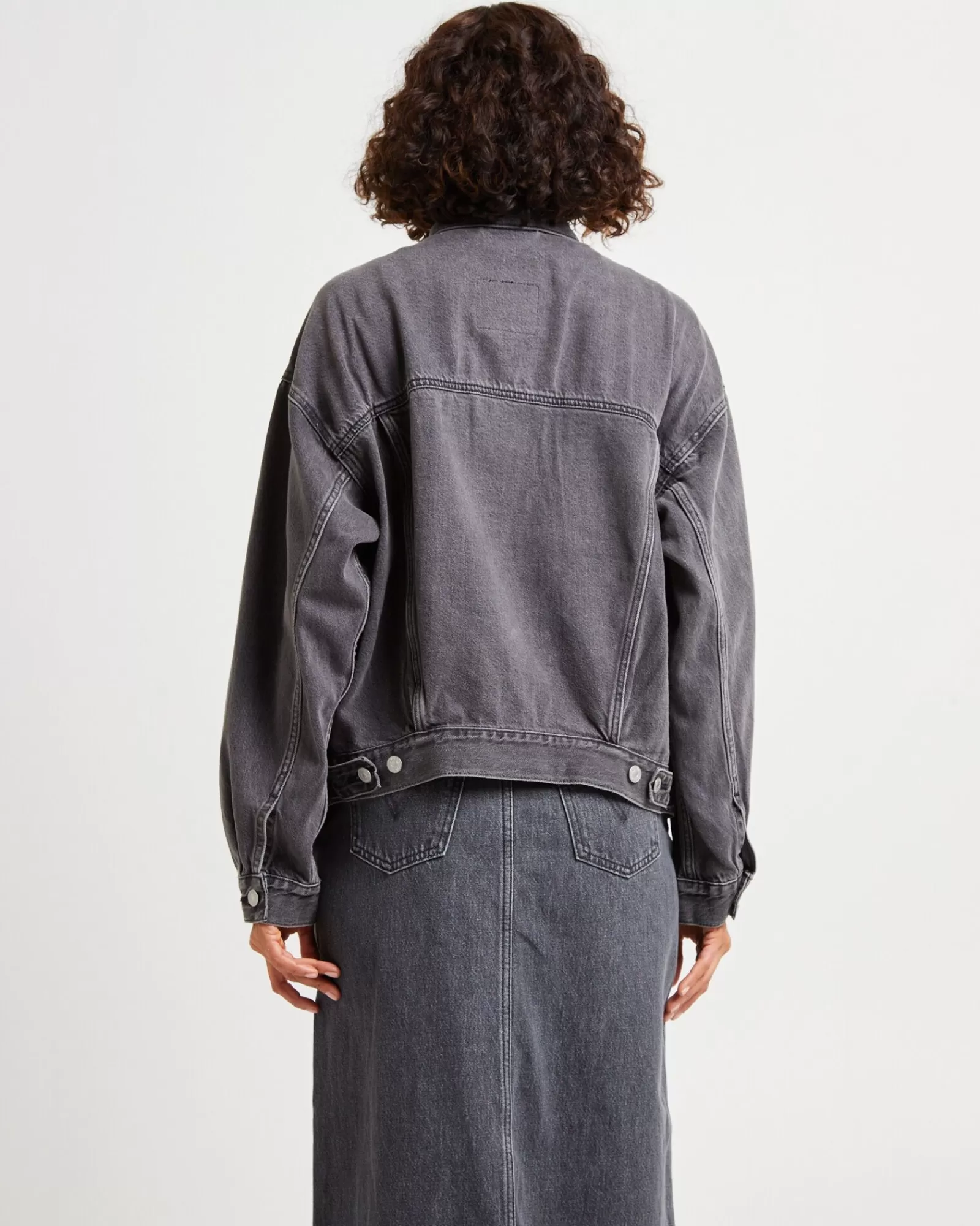 Levi's Giubbotto Trucker Denim Vintage Anni 90 - Nero Assoluto, Stile Retrò con Taschini Iconici (Promozione Limitata)