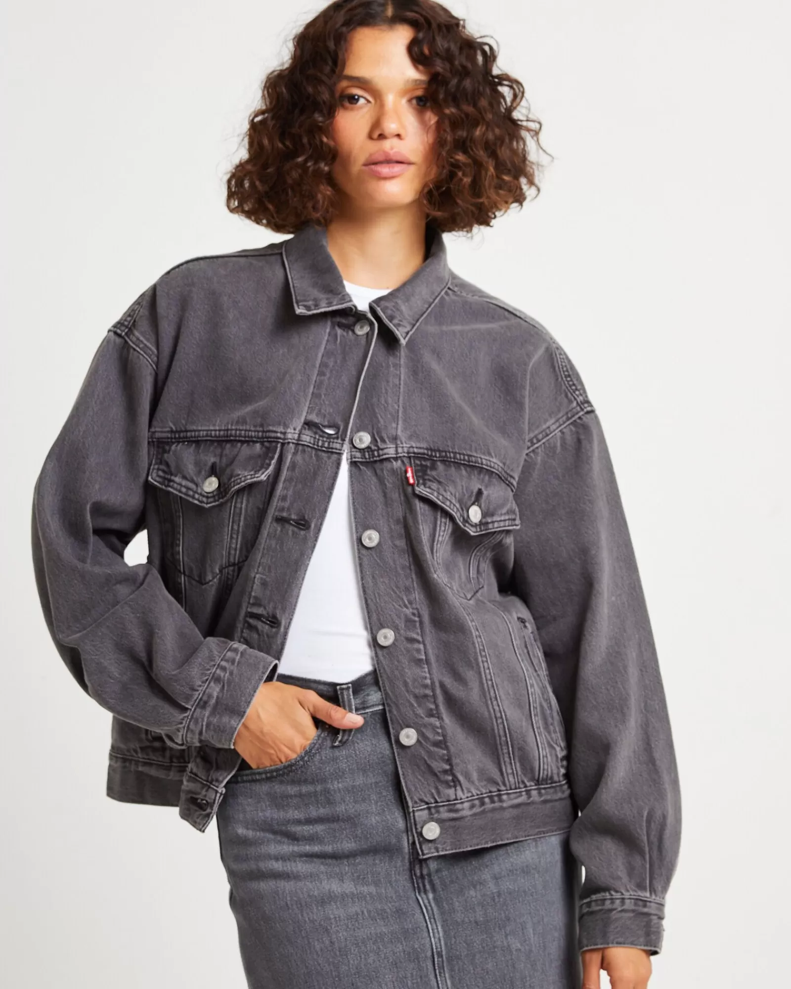 Levi's Giubbotto Trucker Denim Vintage Anni 90 - Nero Assoluto, Stile Retrò con Taschini Iconici (Promozione Limitata)