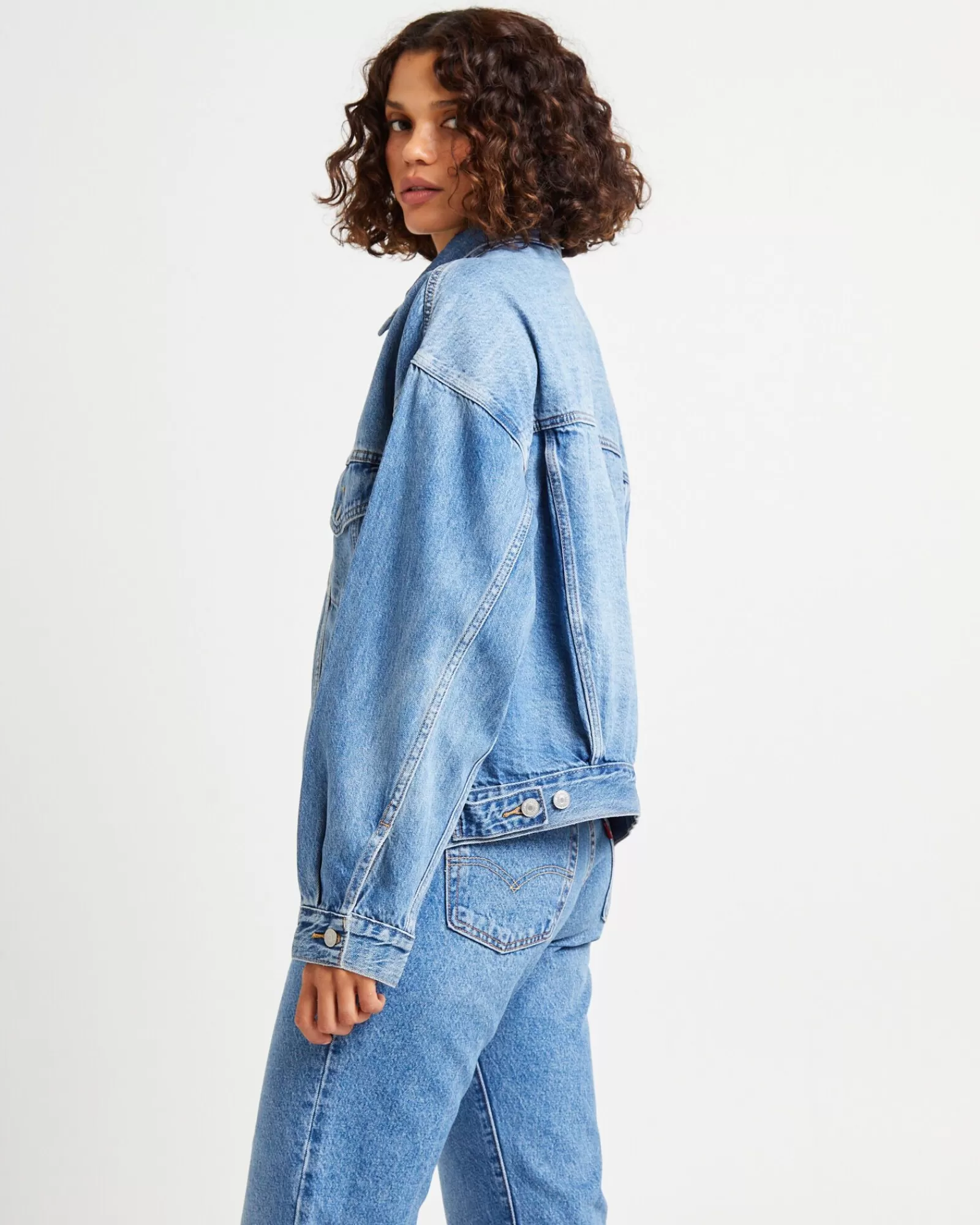 Giacca Trucker Denim Levi's Anni 90 - Morbidezza da Sogno in Blu Medio, Stile Vintage Rilassato