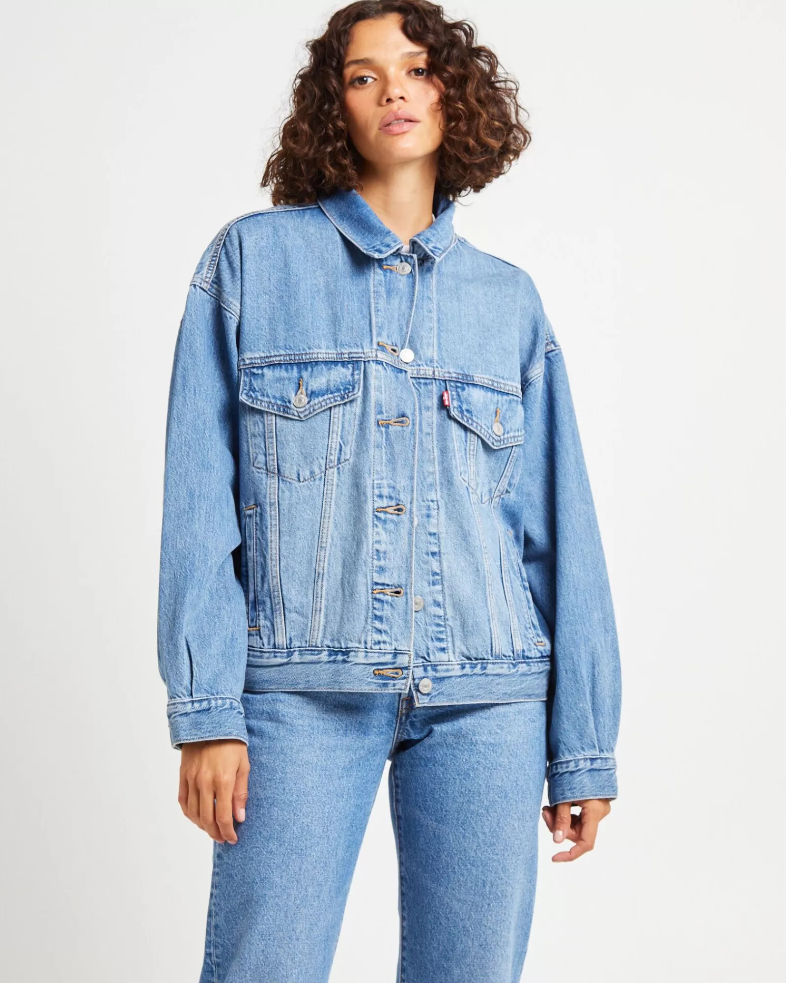 Giacca Trucker Denim Levi's Anni 90 - Morbidezza da Sogno in Blu Medio, Stile Vintage Rilassato