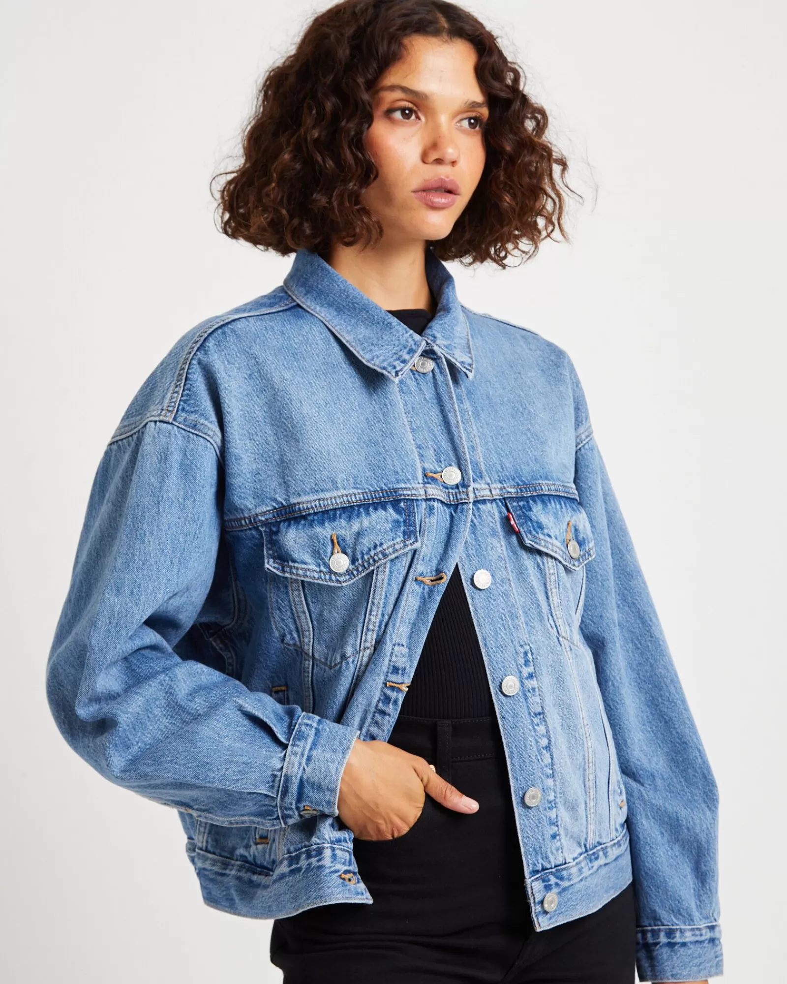Giacca Trucker Denim Levi's Anni 90 - Morbidezza da Sogno in Blu Medio, Stile Vintage Rilassato