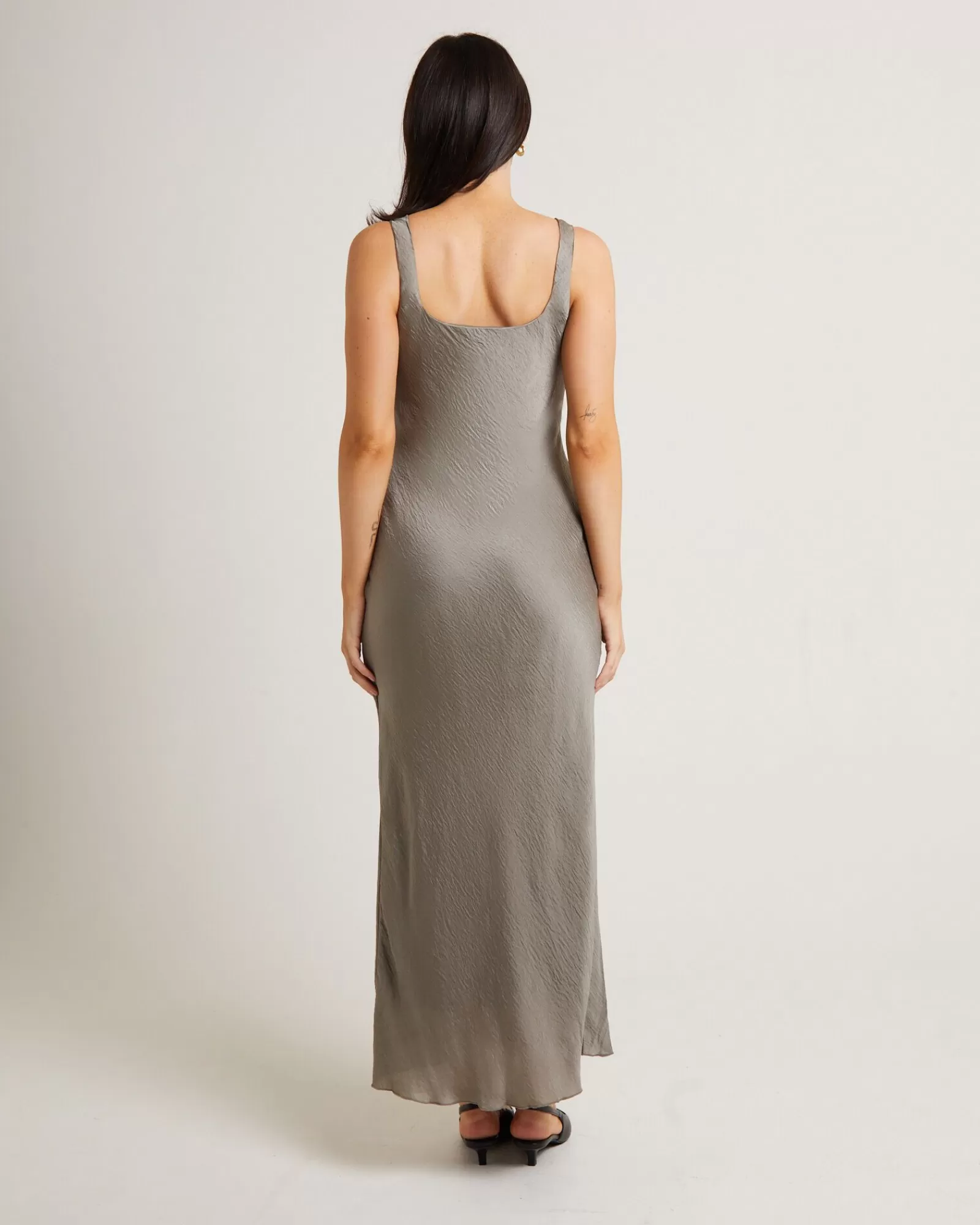 SNDYS Abito Longuette Avada in Offerta - Eleganza Estiva con Tocco Premium