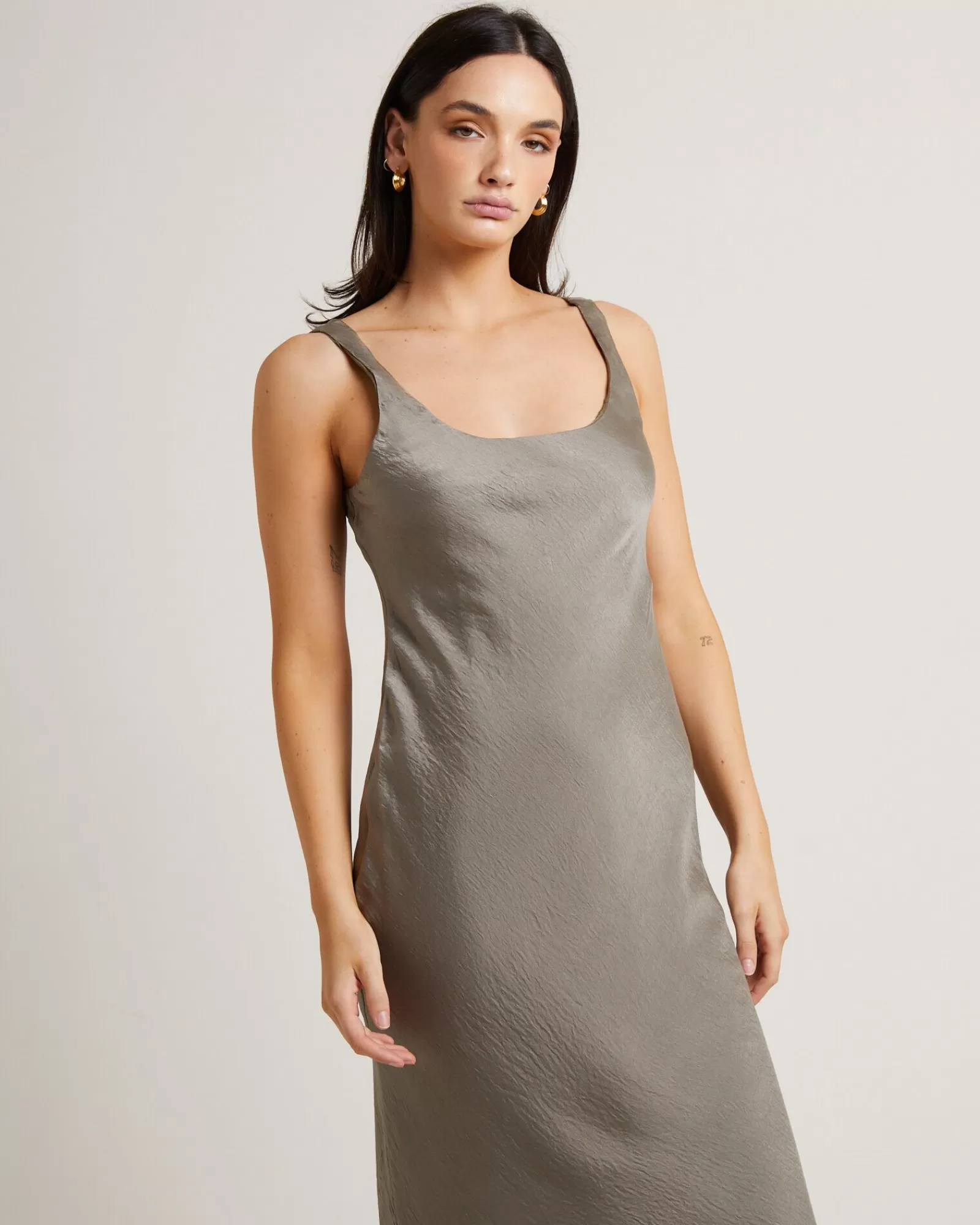 SNDYS Abito Longuette Avada in Offerta - Eleganza Estiva con Tocco Premium