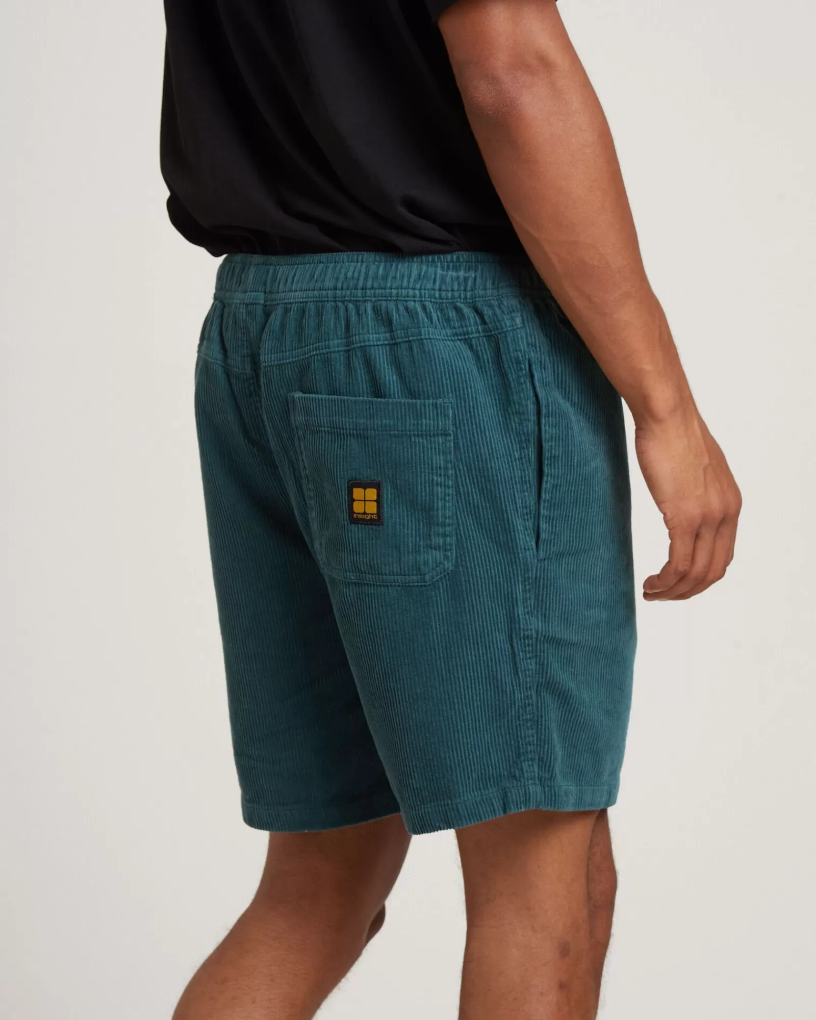 Pantaloncini Uomo in Tessuto Bedford - Taglio Classico, Tonalità Lago per Stagione Estiva