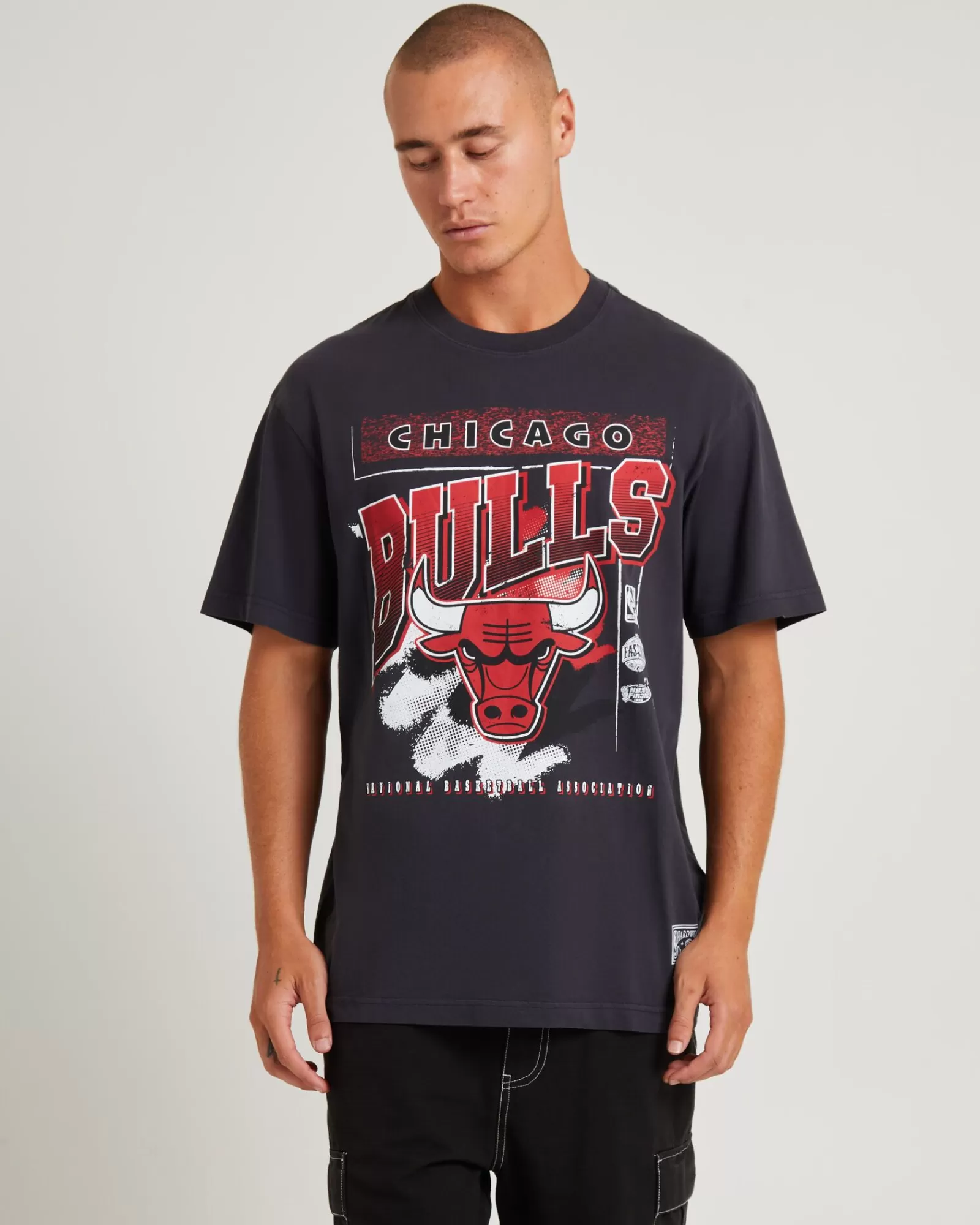 Mitchell & Ness Maglietta Chicago Bulls con Effetto Vintage - Nero Sbiadito a Maniche Corte