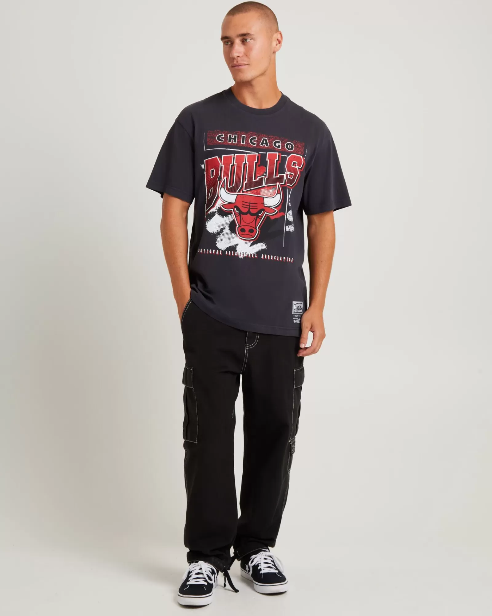 Mitchell & Ness Maglietta Chicago Bulls con Effetto Vintage - Nero Sbiadito a Maniche Corte
