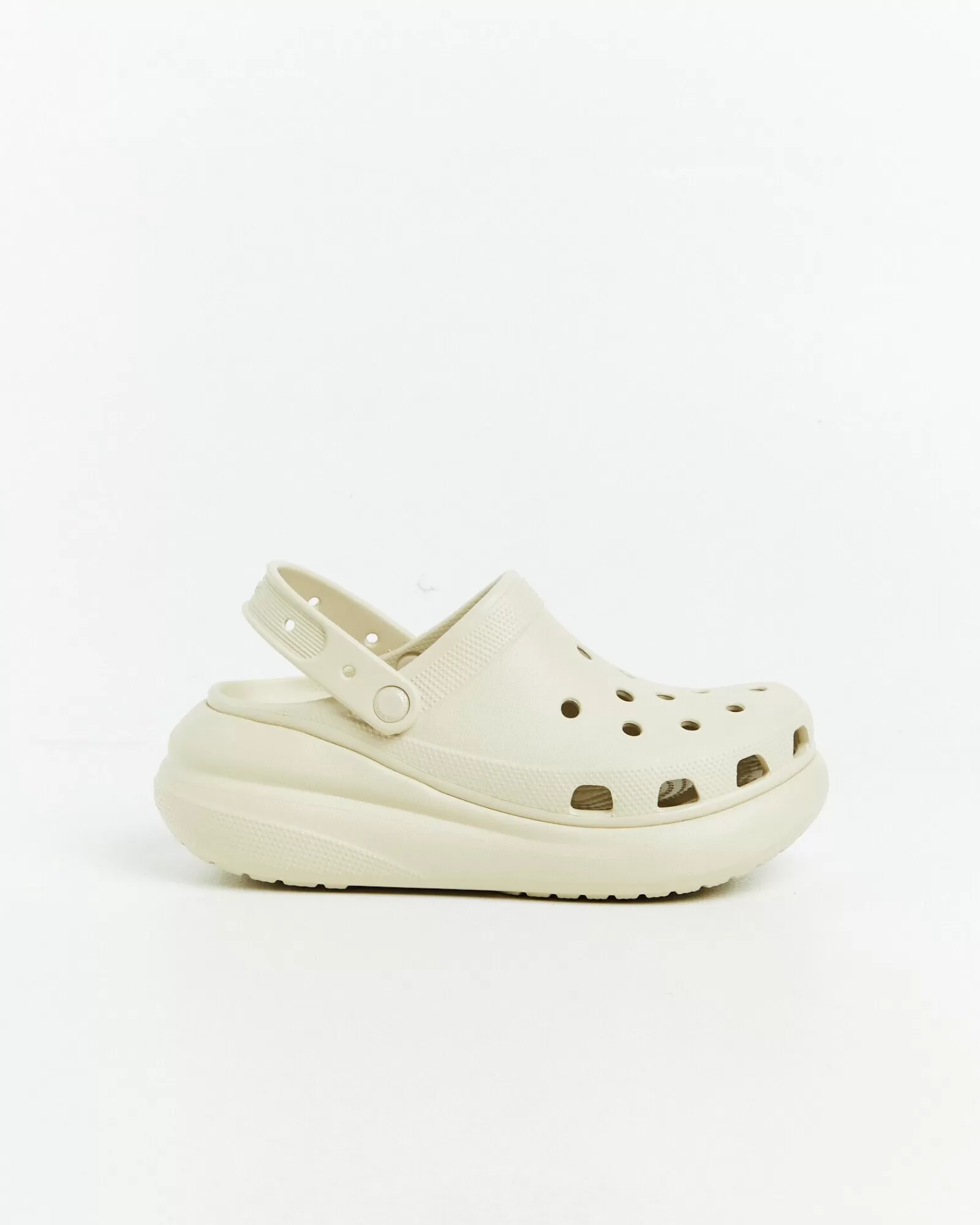 Scarpe comode CROCS Classic Crush Clogs - Design iconico in colorazione osso naturale, modello stagionale di tendenza