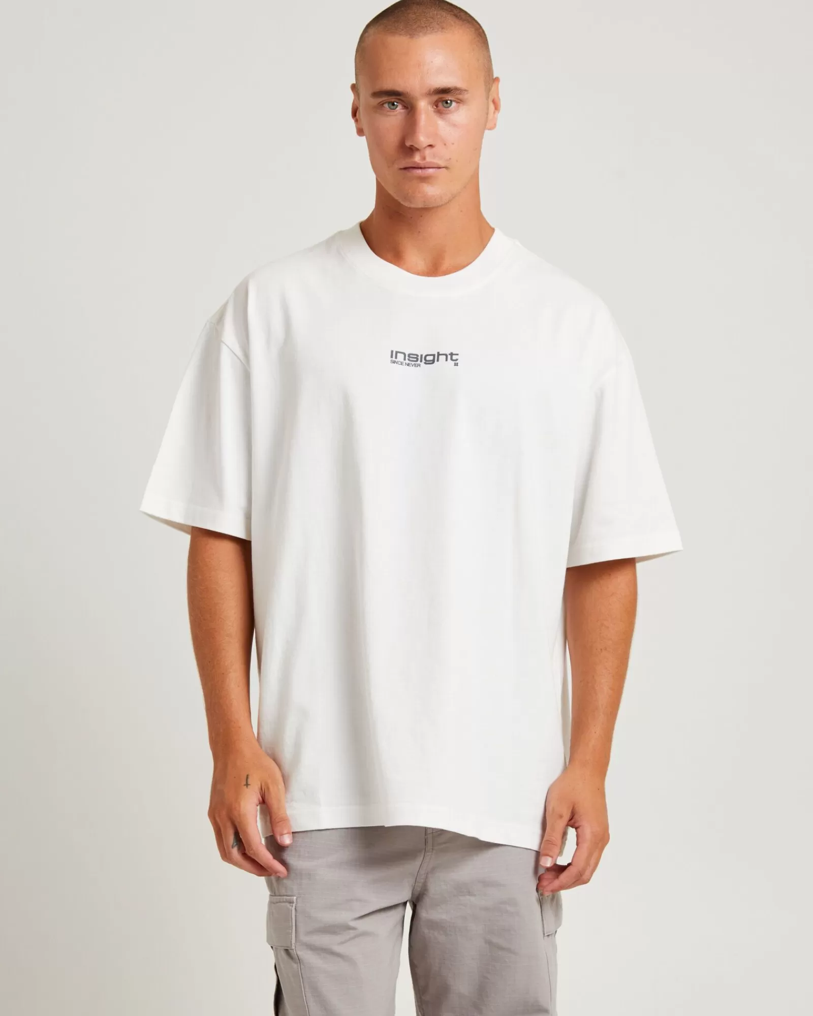 Maglietta Comoda Oversize con Maniche Corte - Design Urban di INSIGHT Store