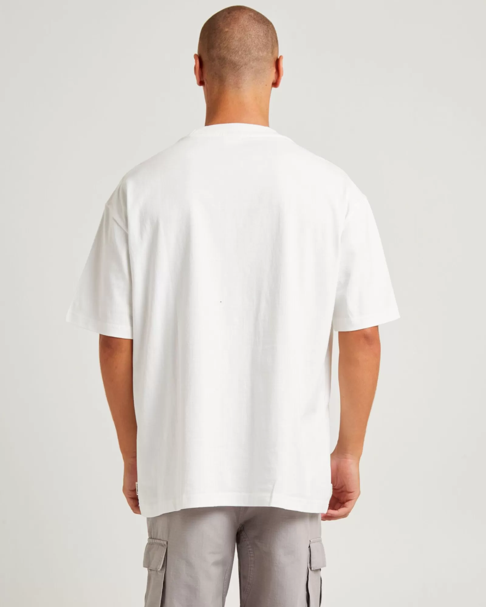 Maglietta Comoda Oversize con Maniche Corte - Design Urban di INSIGHT Store