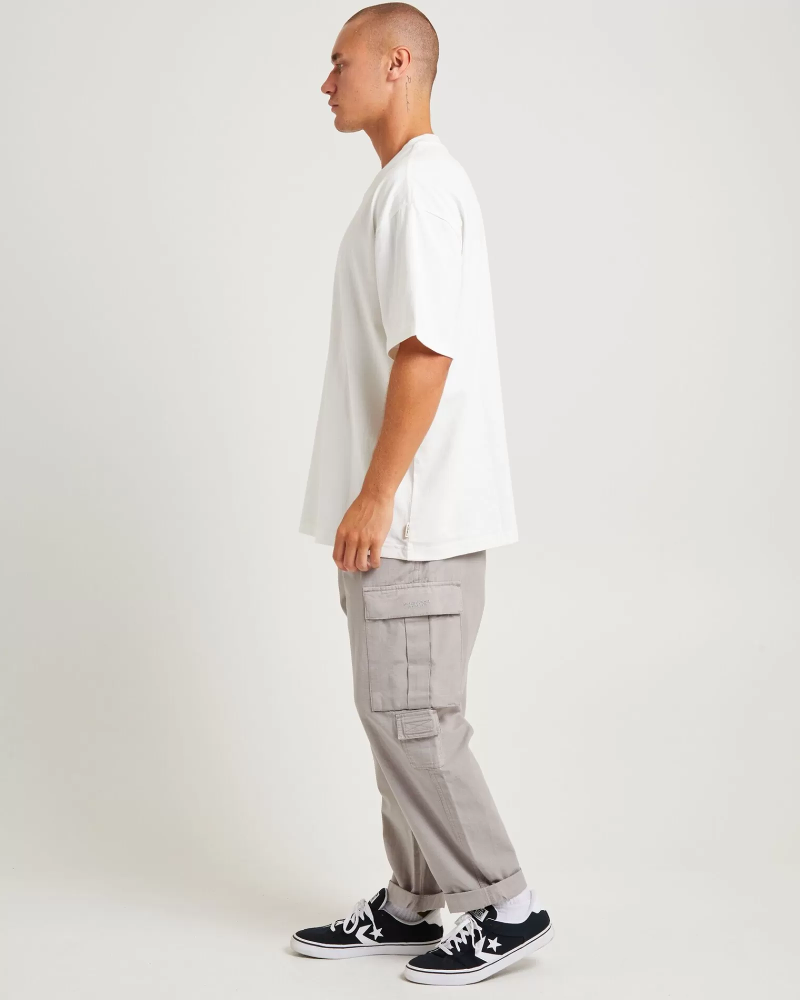 Maglietta Comoda Oversize con Maniche Corte - Design Urban di INSIGHT Store