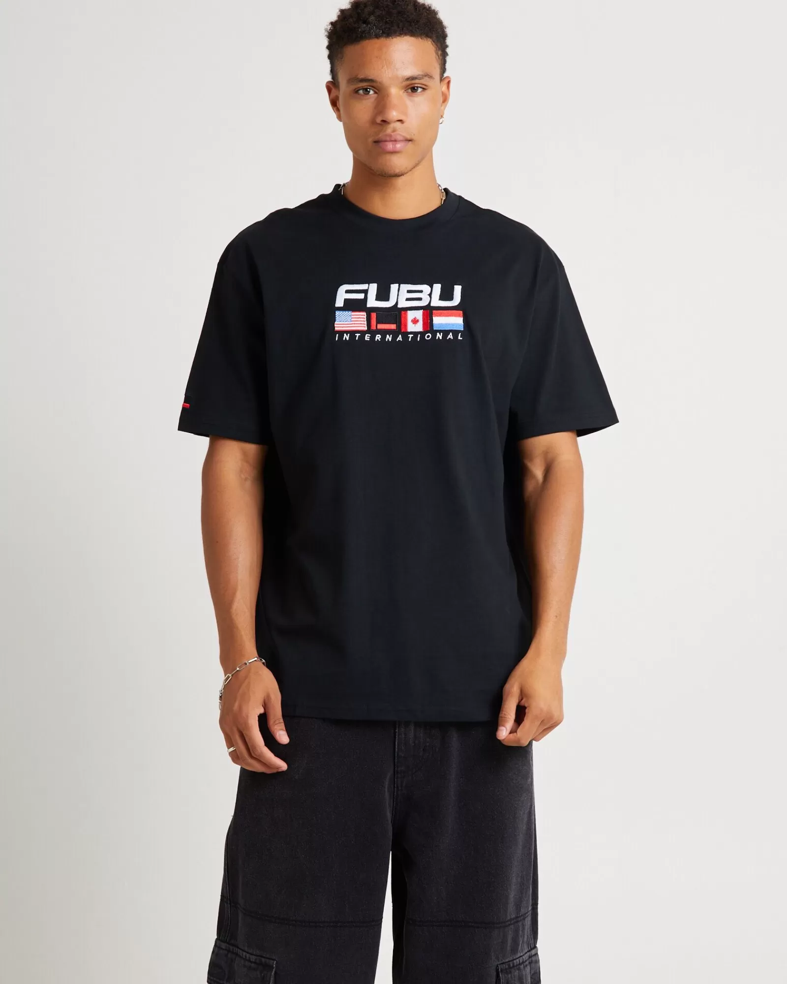 Maglietta Uomo FUBU Stile Casual con Manica Corta - Nero Classico | Confezione Originale Disponibile su [Nome Sito]