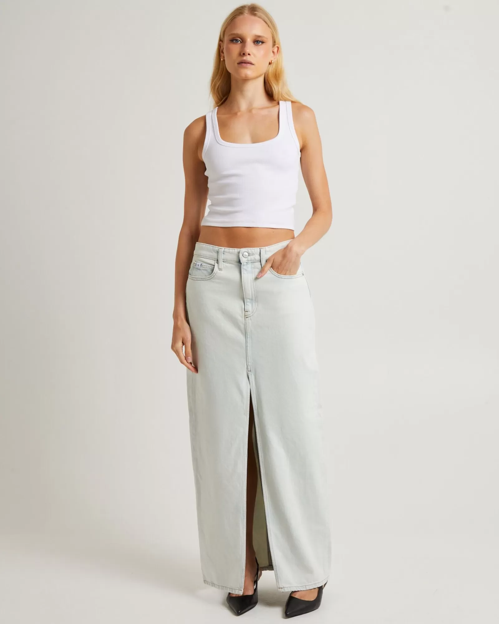 Gonna lunga in denim Calvin Klein con spacco frontale - Design iconico per look urbani