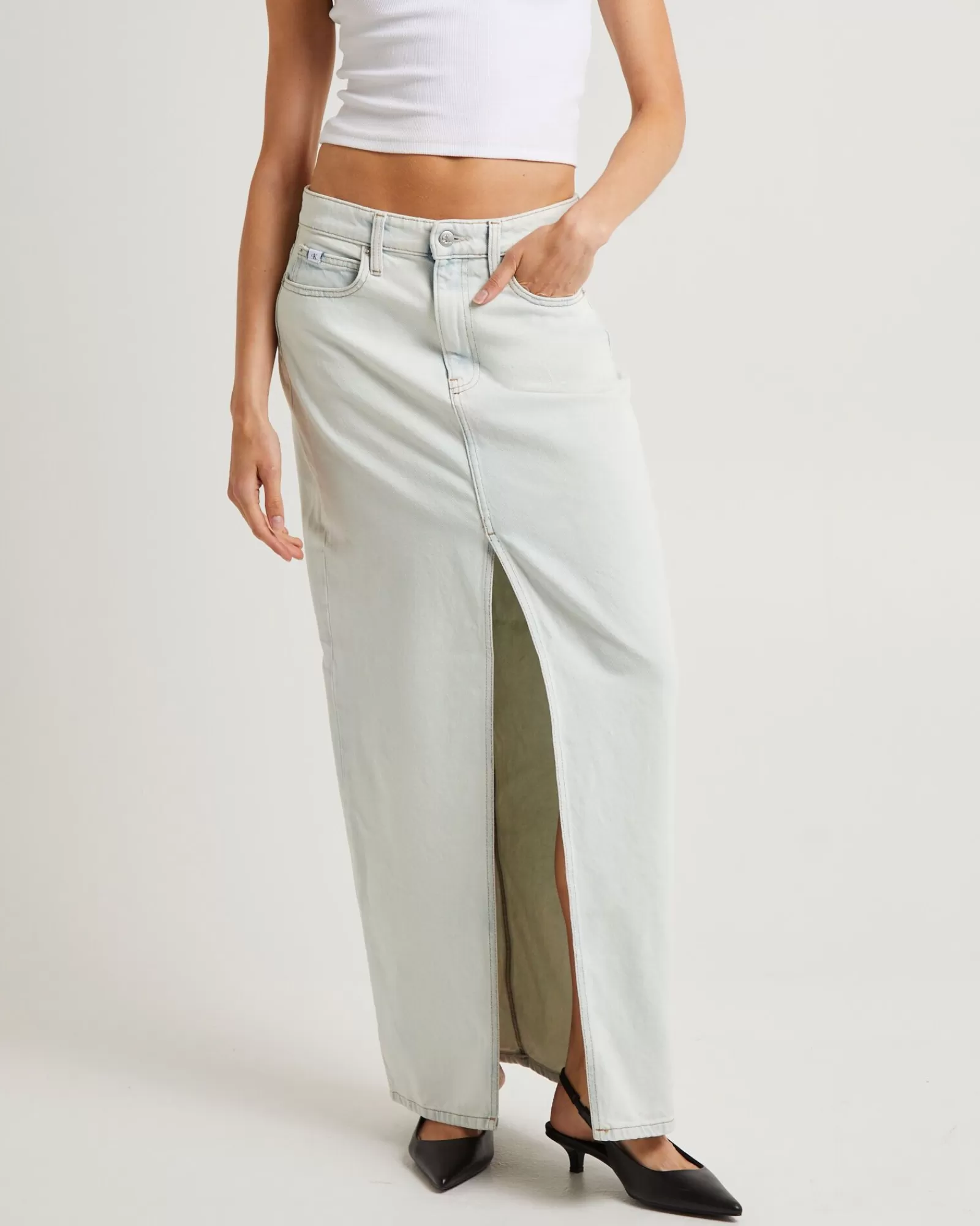 Gonna lunga in denim Calvin Klein con spacco frontale - Design iconico per look urbani