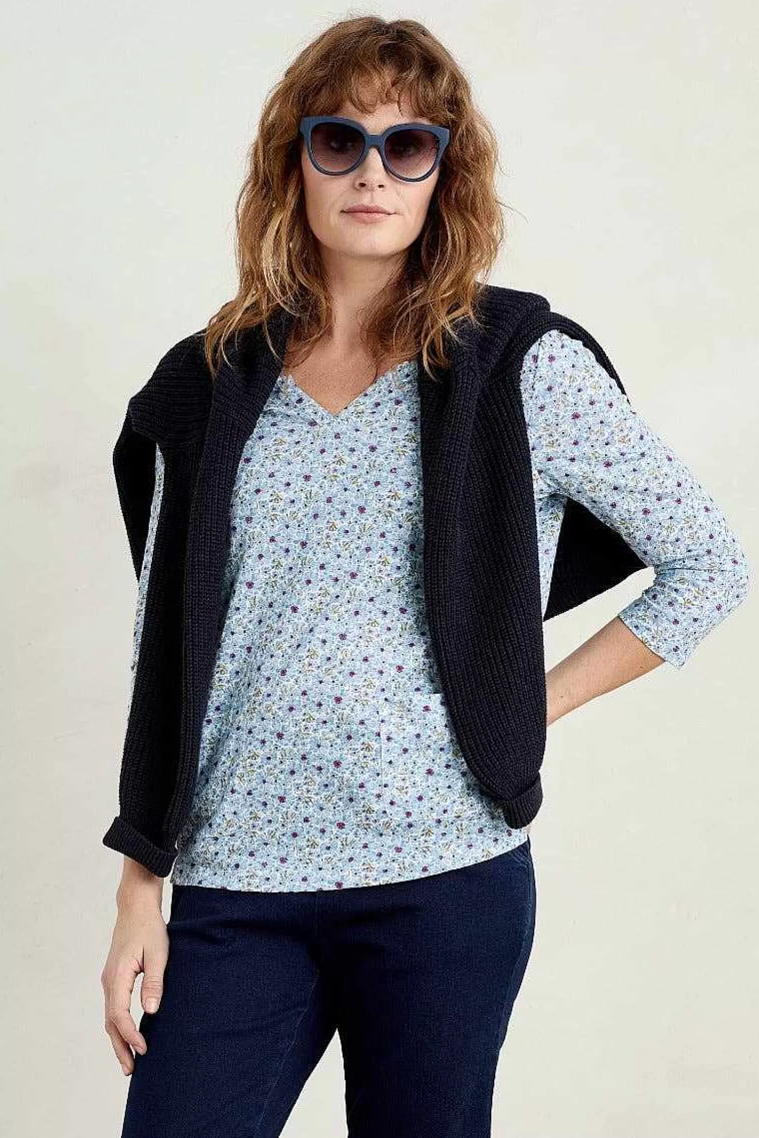 Maglia Donna con Scollo a V Delicato e Motivi Gipsofila - Stile Costiero di Seasalt Cornwall