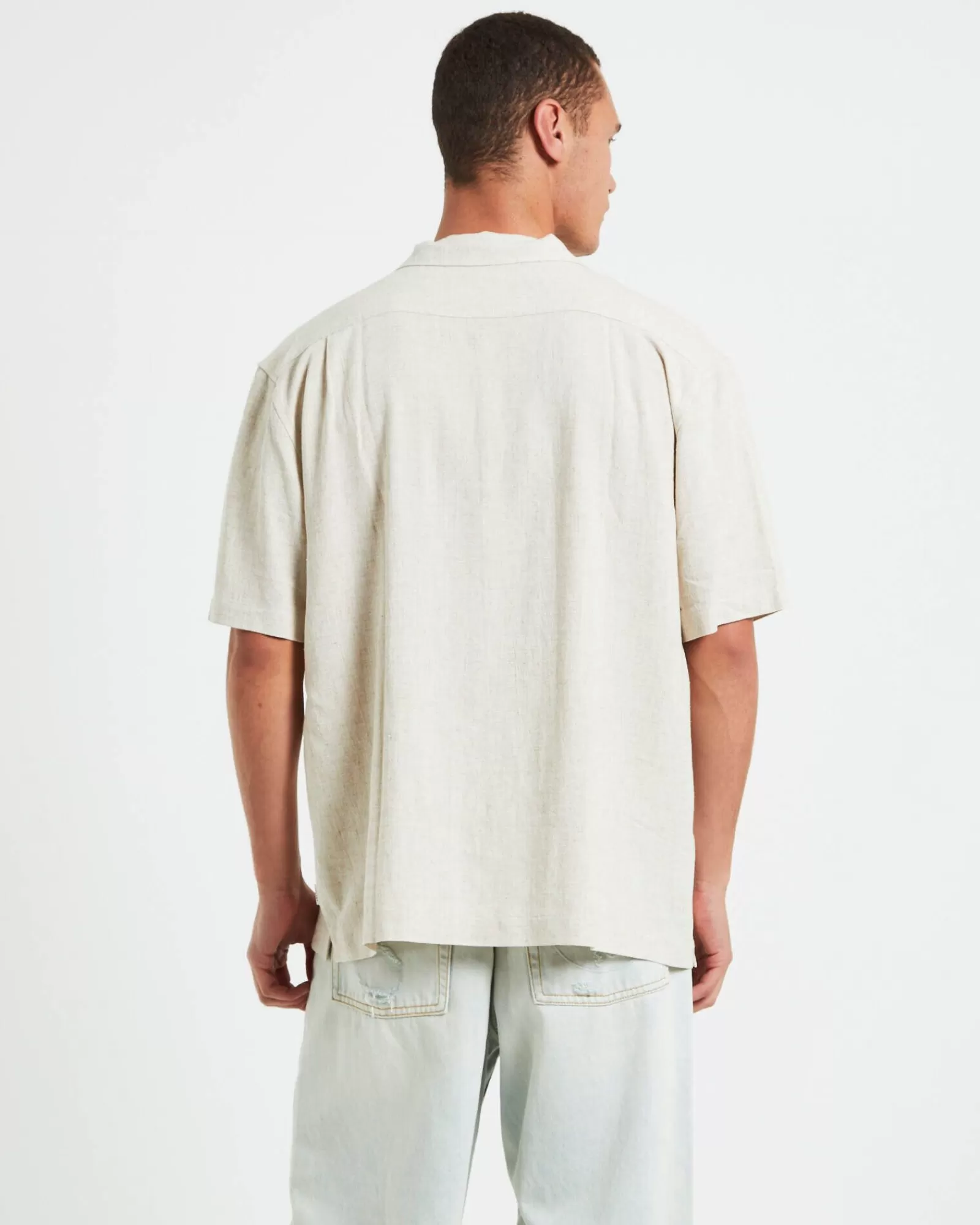 Camicia estiva in lino Harrison con maniche corte per resort - Tinta naturale in offerta speciale ARVUST