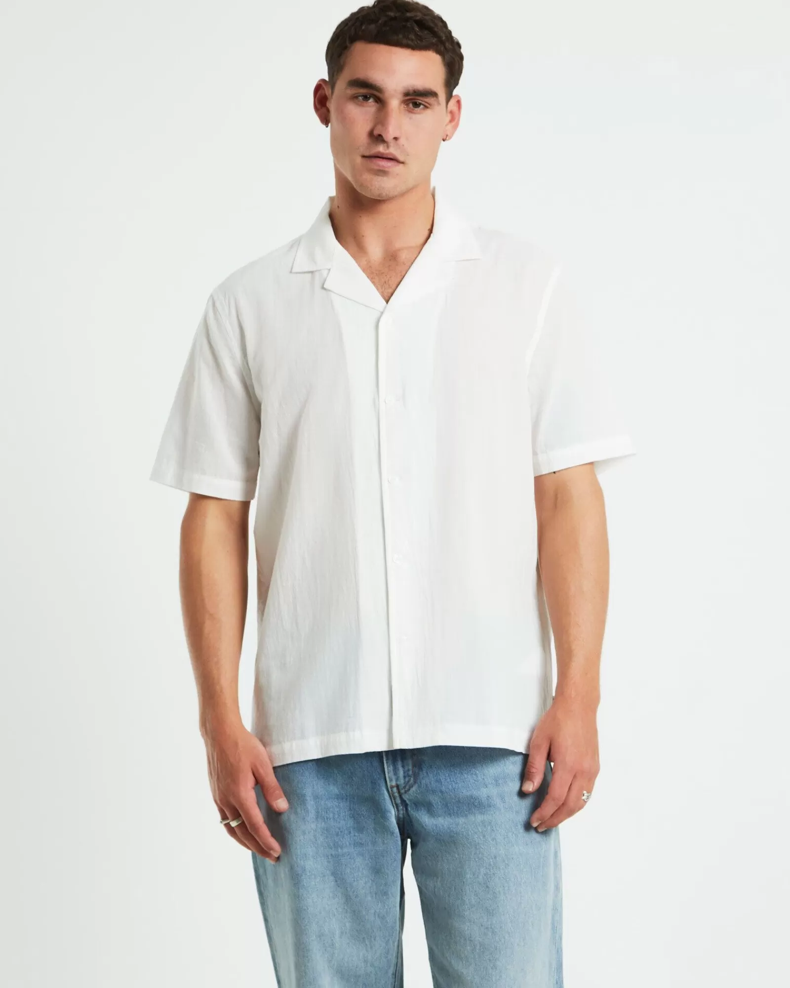 Maglietta Elegante Manica Corta Heggie di ARVUST - Bianco Puro per Vacanze in Stile Resort, Estate 2024