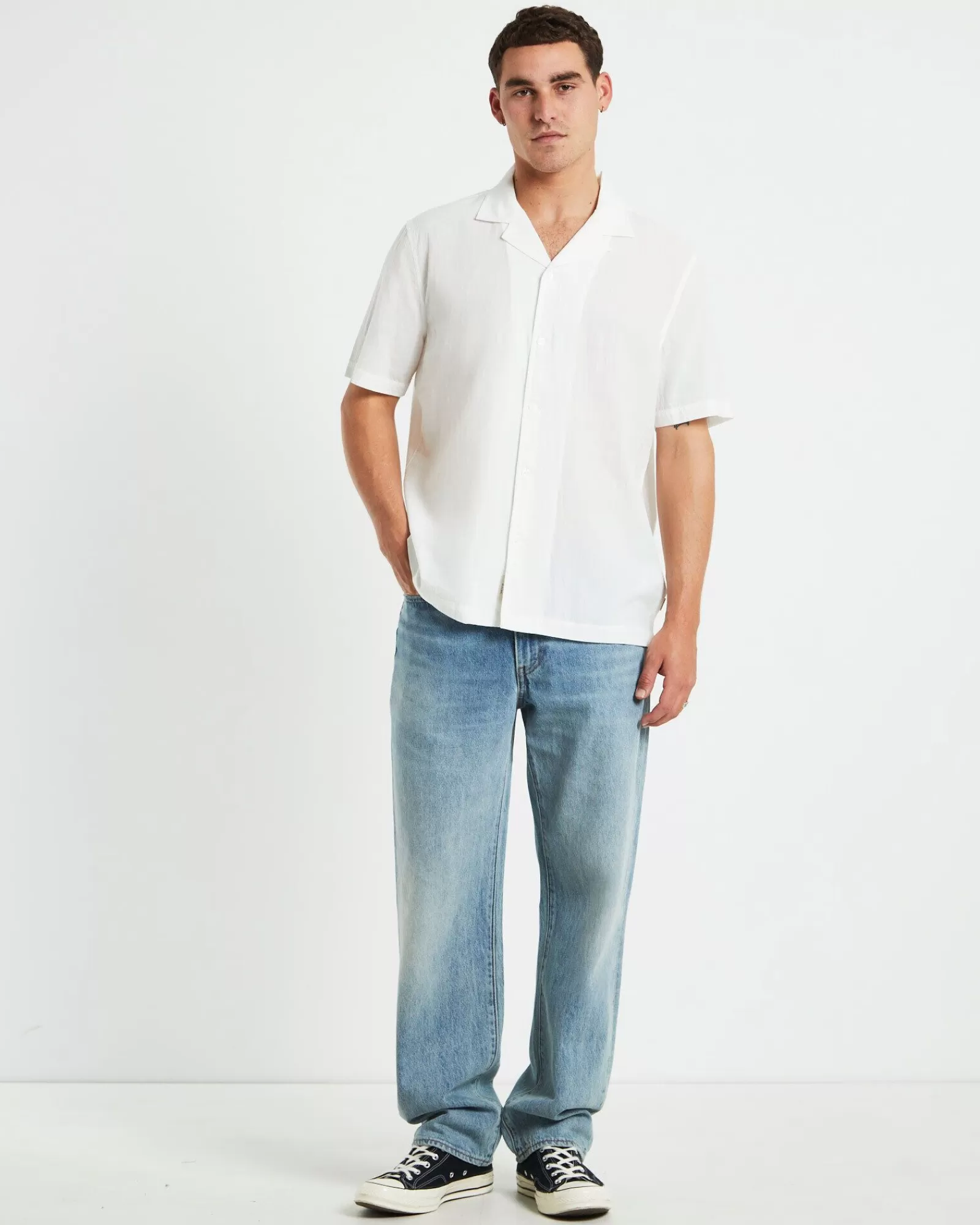 Maglietta Elegante Manica Corta Heggie di ARVUST - Bianco Puro per Vacanze in Stile Resort, Estate 2024