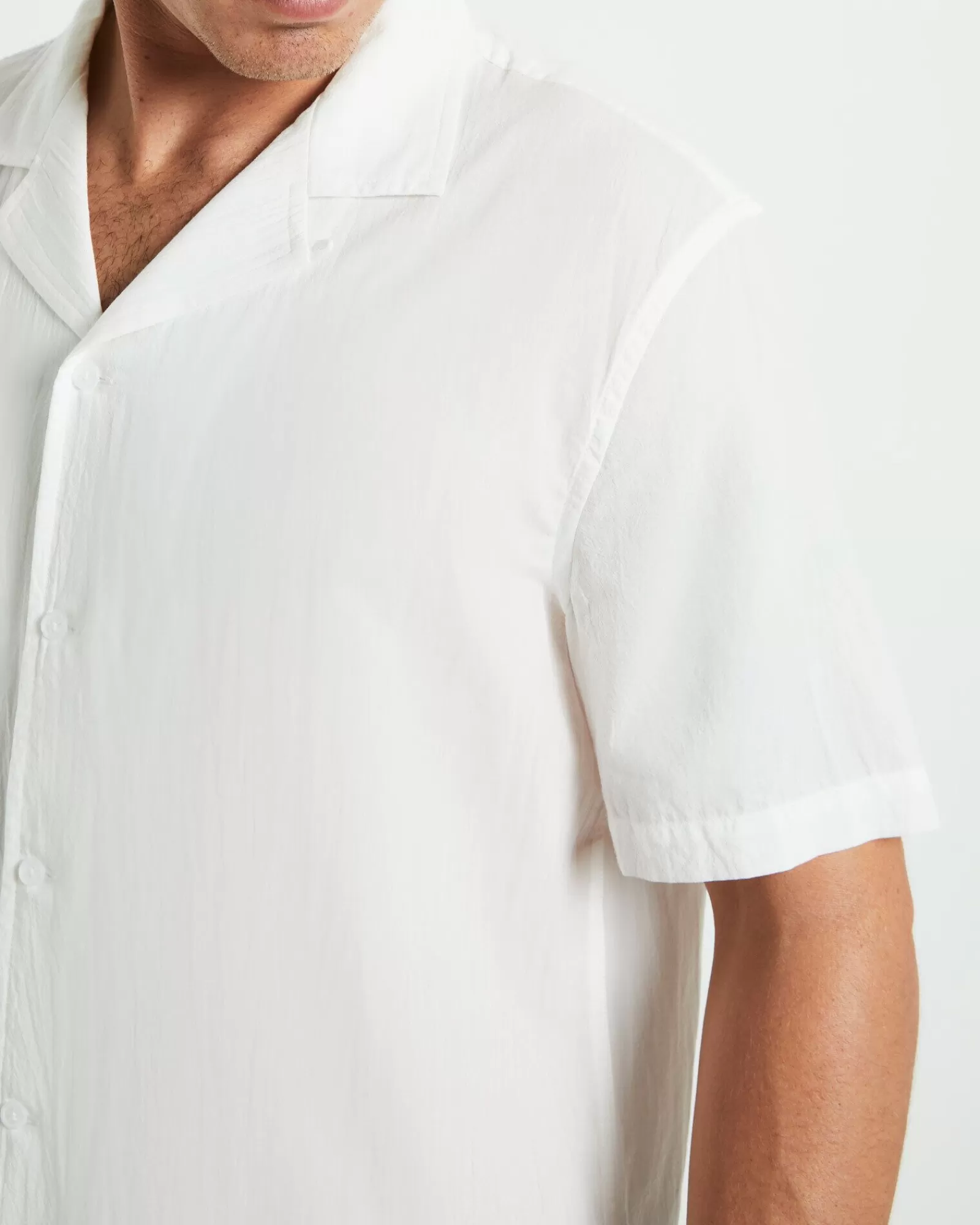 Maglietta Elegante Manica Corta Heggie di ARVUST - Bianco Puro per Vacanze in Stile Resort, Estate 2024