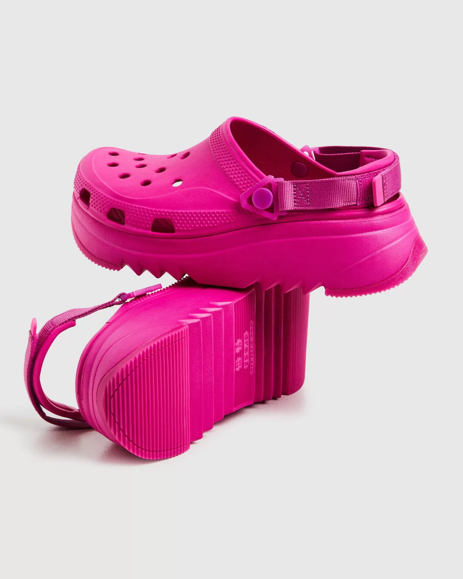 Scarpe comode CROCS Hike 2.0 - Modello clogs unisex in rosa succoso, perfette per lo stile urbano e le giornate dinamiche