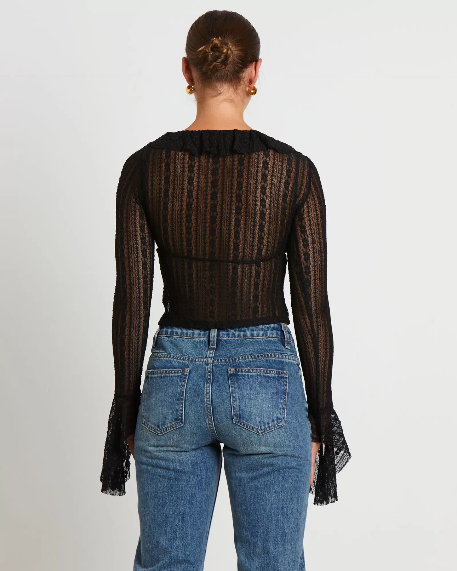 Scopri NEON HART: Camicia Janie in Pizzo Scollato - Stile Fairy Core Nero per un Look Magico