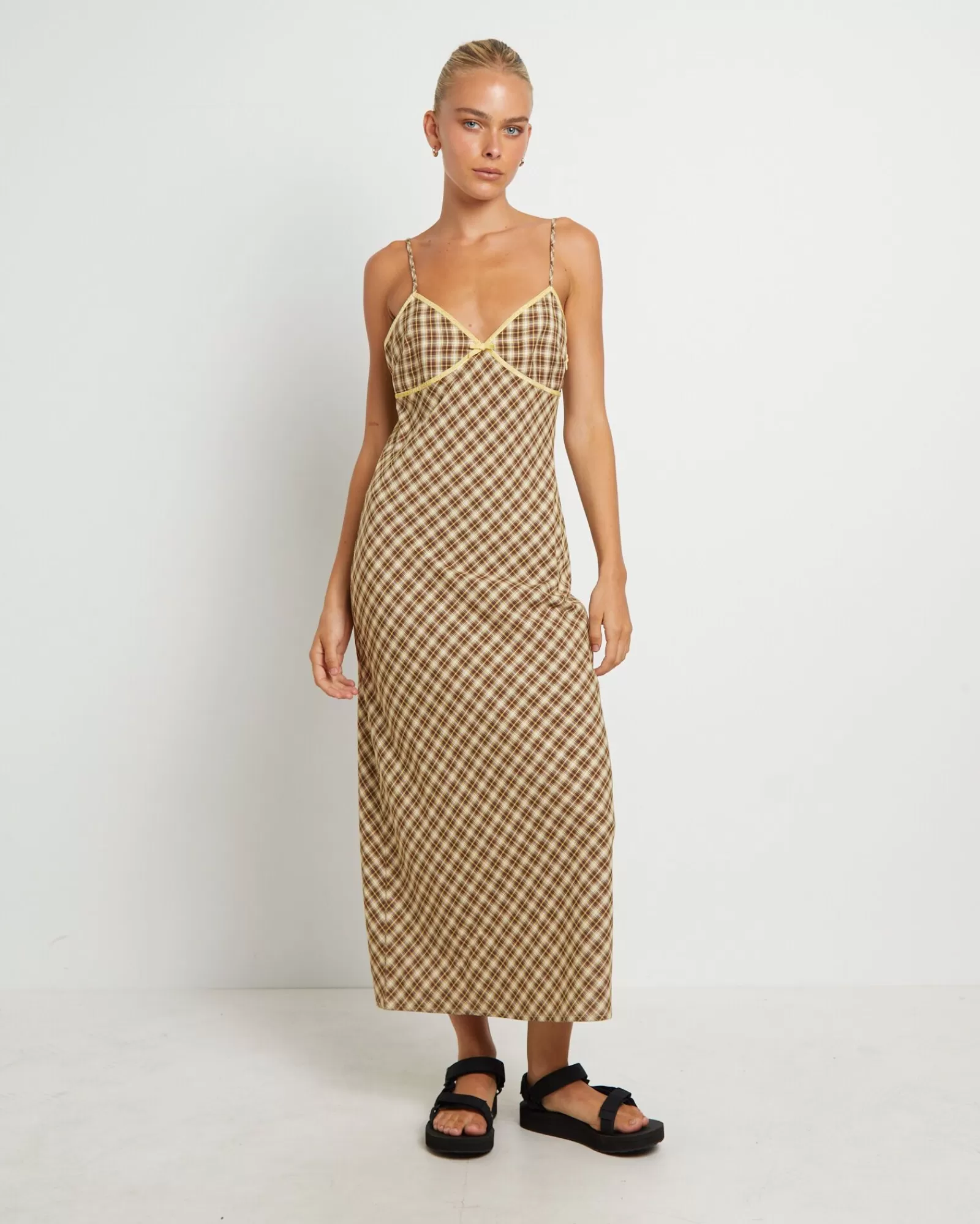 Affascinante Vestito Midiscalfe Sbieco Jenny a Quadri - Insight Collection in Diverse Tinte