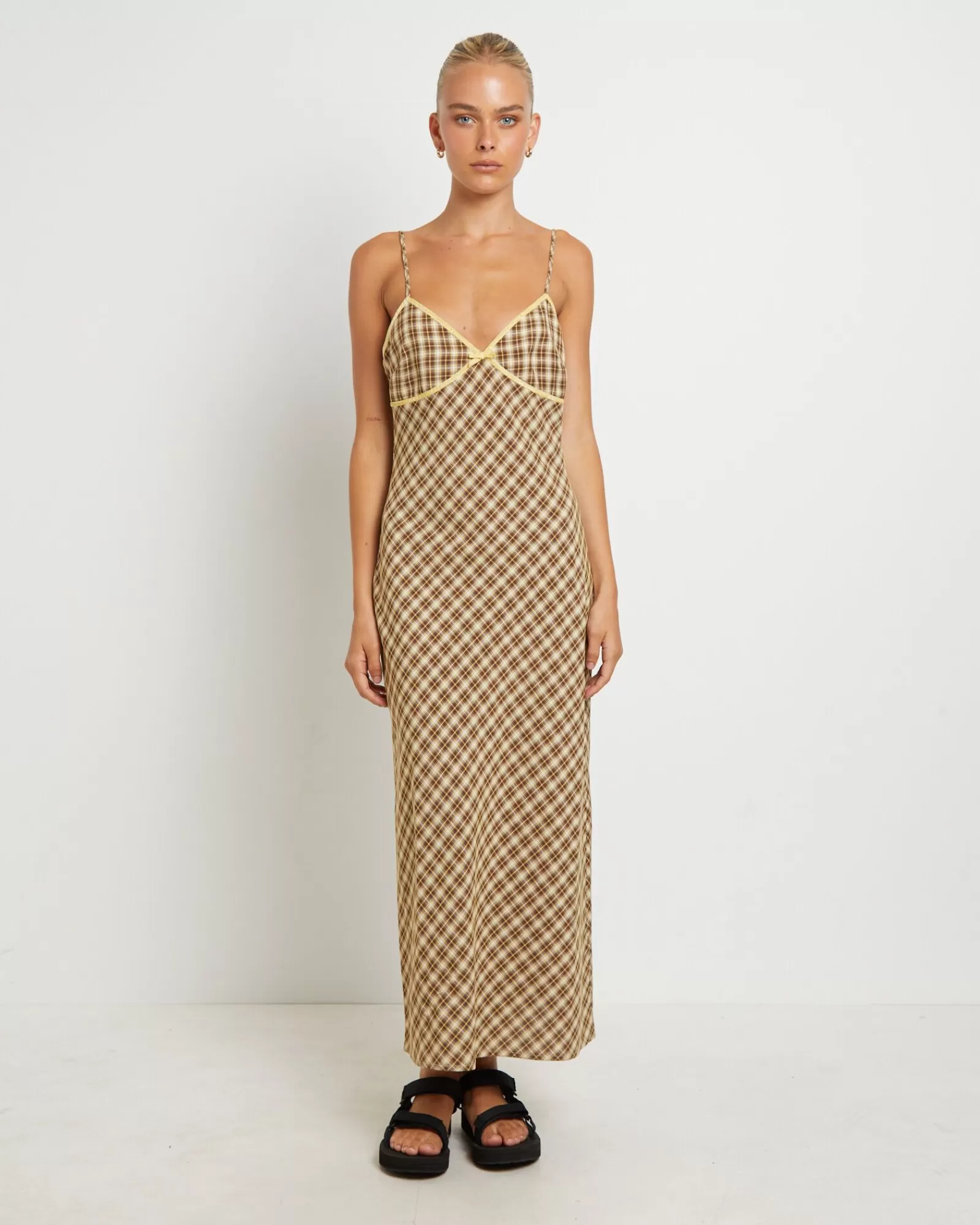 Affascinante Vestito Midiscalfe Sbieco Jenny a Quadri - Insight Collection in Diverse Tinte