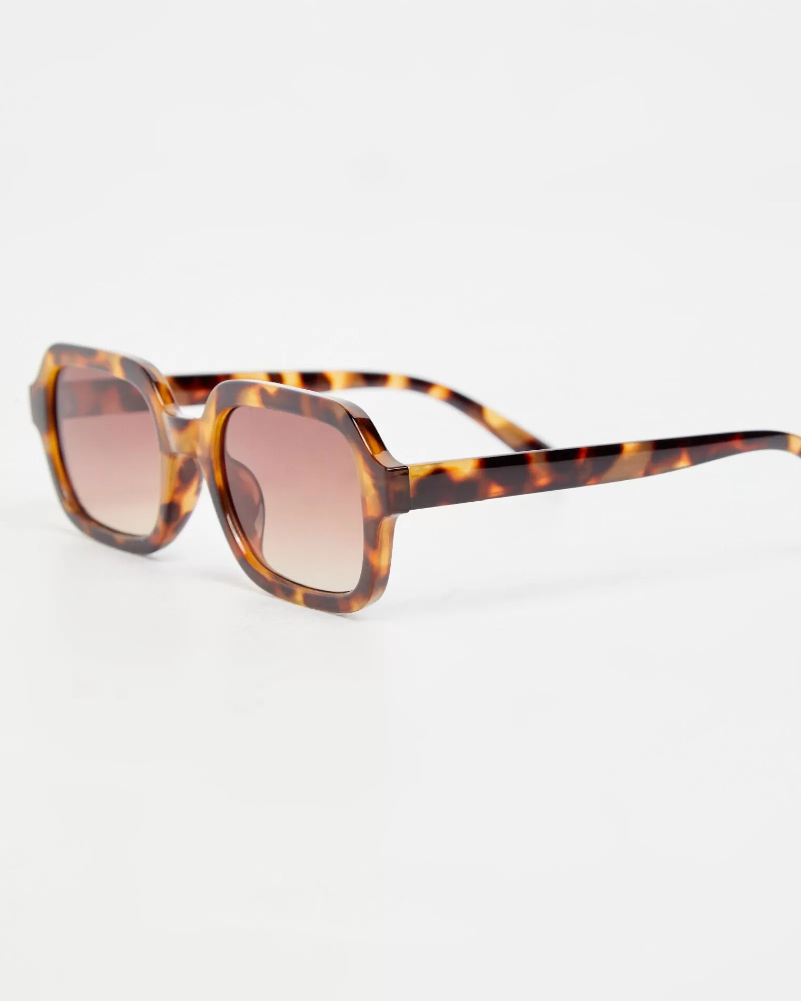 Occhiali da sole eleganti Jessie di Insight - Tonalità legno bruciato con protezione UV | Accessori alla moda senza spendere troppo | Scopri lo stile unico