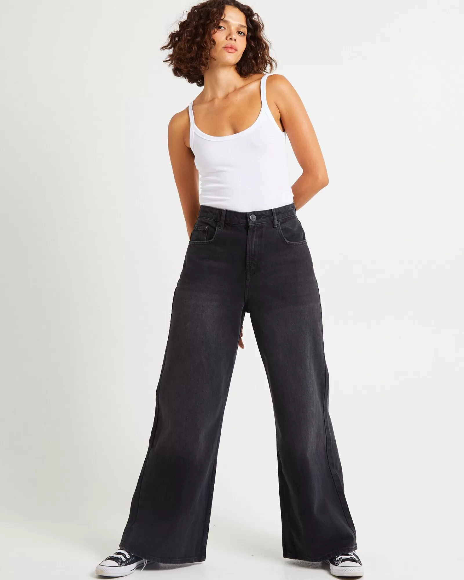 Jeans Denim Iconici Love Machines: Vita Media e Gambe Ultra Larghe con Effetto Vintage - Offerta Imperdibile in Tonalità Nera Sbiadita