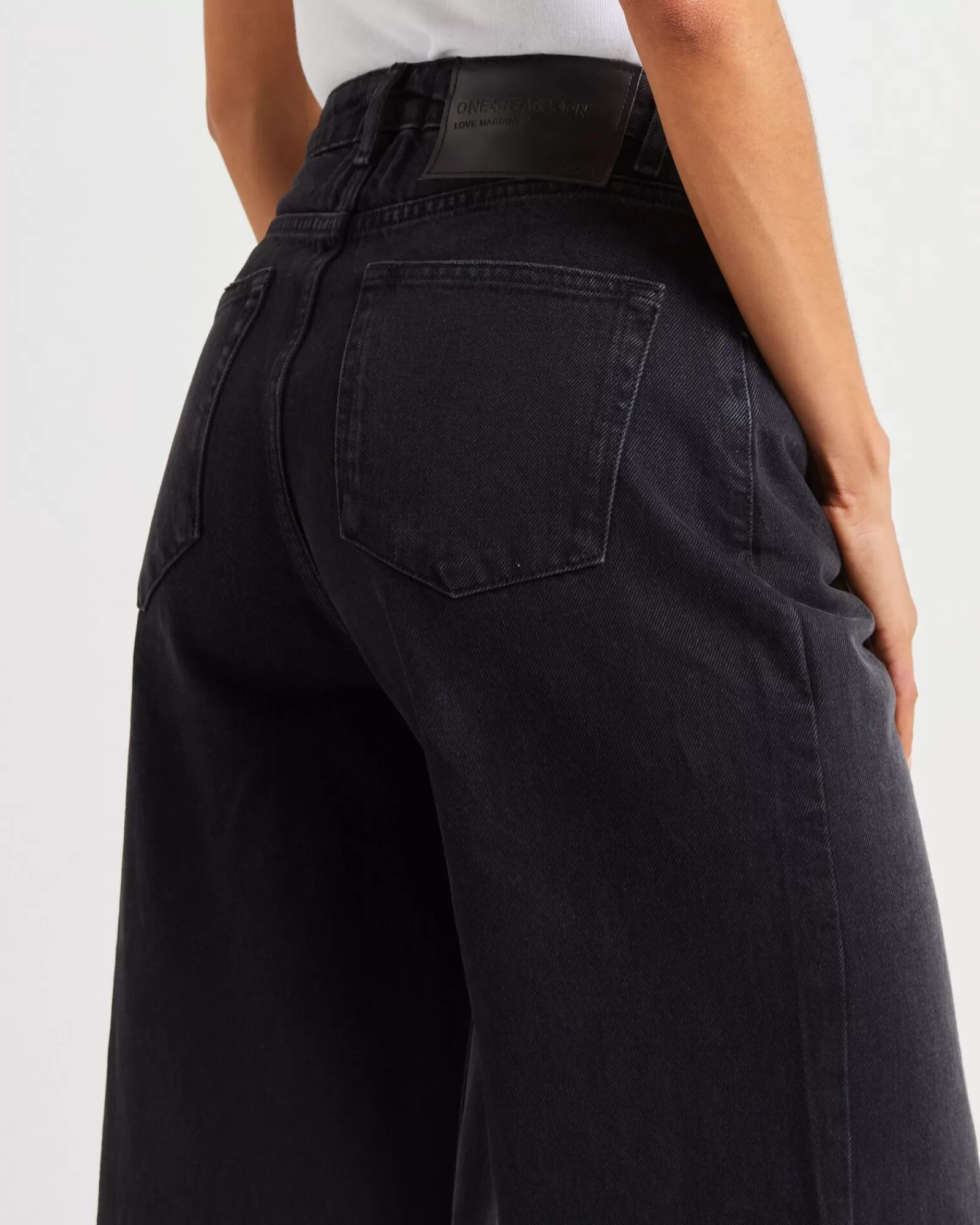 Jeans Denim Iconici Love Machines: Vita Media e Gambe Ultra Larghe con Effetto Vintage - Offerta Imperdibile in Tonalità Nera Sbiadita