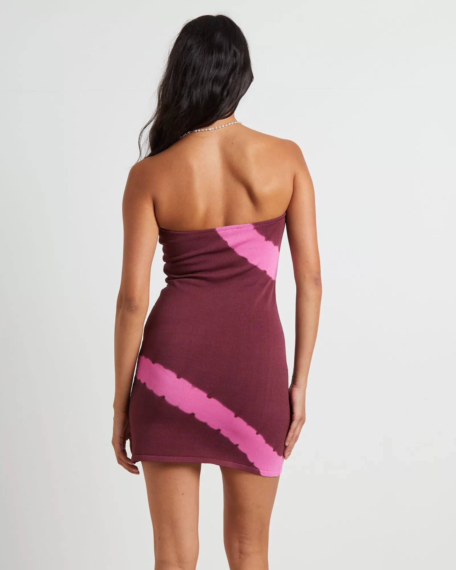 Elegante Abito Mini Bandeau in Maglia Margot - Linea Lunga con Scollo Profondo | Collezione ALICE IN THE EVE | Modello Casual-Chic per Serate Estive | Disponibile in Diverse Tinte