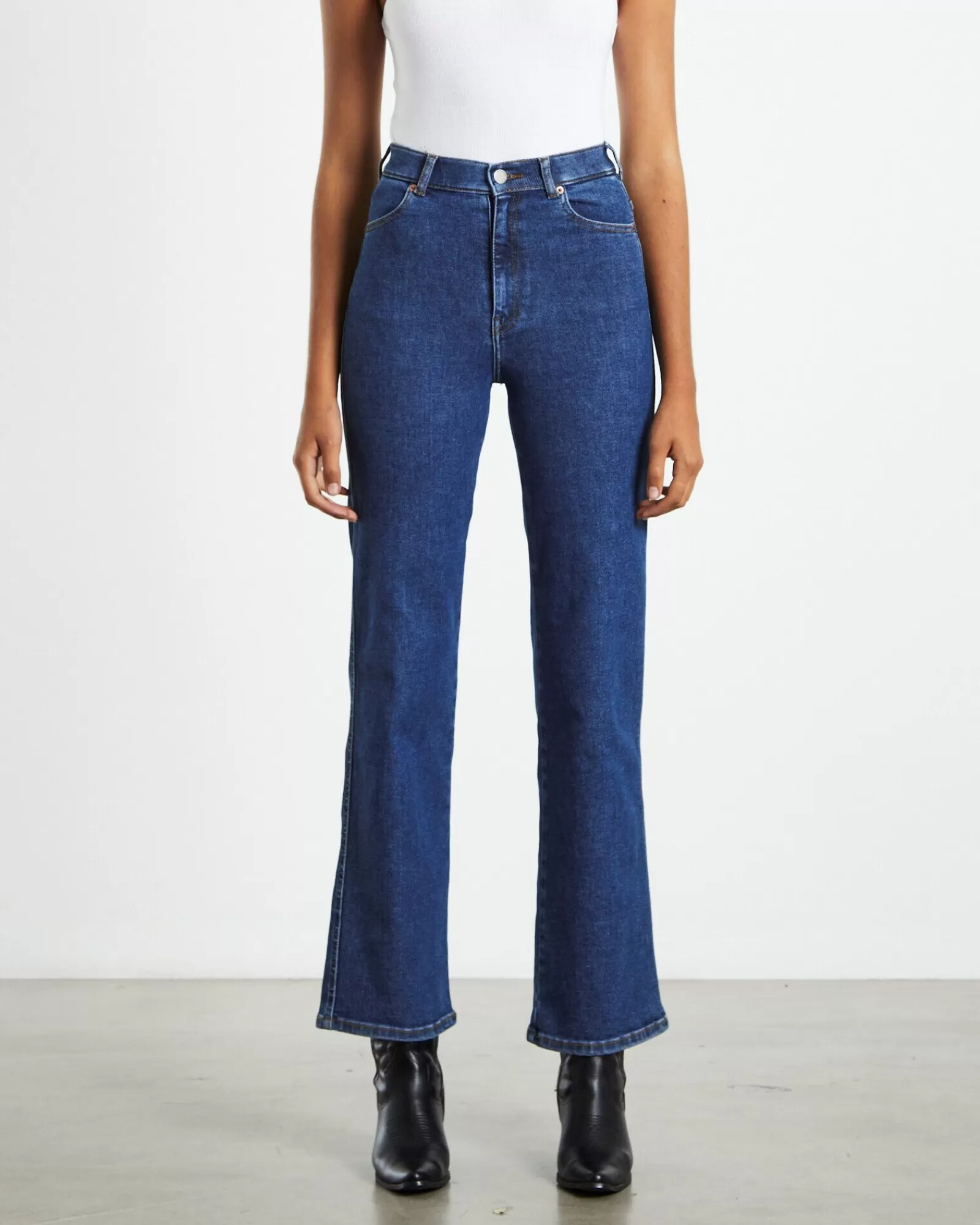 DR DENIM Jeans Dritti Modello Moxy - Comodi e Convenienti, Taglio Classico in Tinta Unica Scuro Cape