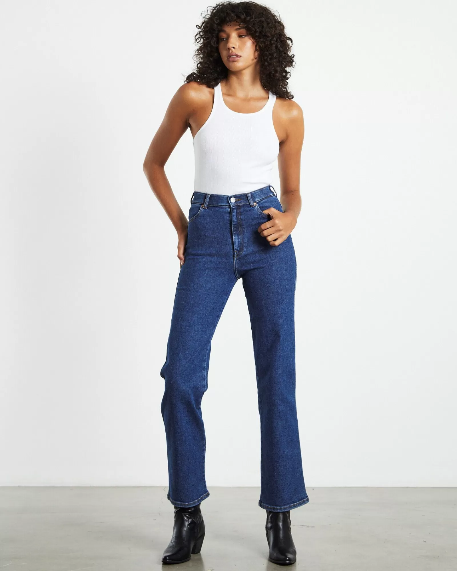 DR DENIM Jeans Dritti Modello Moxy - Comodi e Convenienti, Taglio Classico in Tinta Unica Scuro Cape