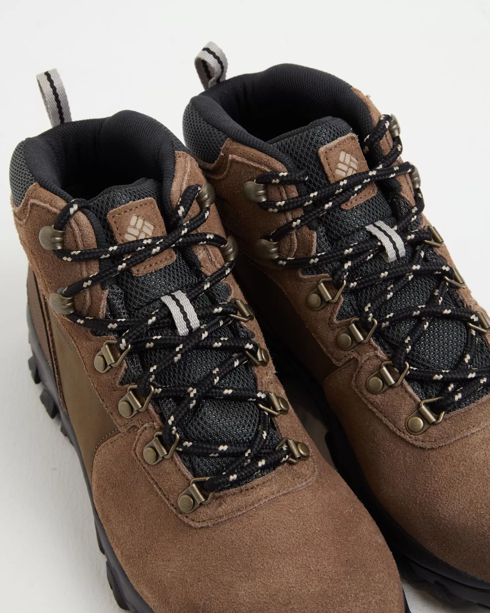 Stivali Trekking Columbia Newton Ridge Plus II - Pelle Scamosciata UltraResistente con Suola Antiscivolo, Tonalità Cioccolato Fondente