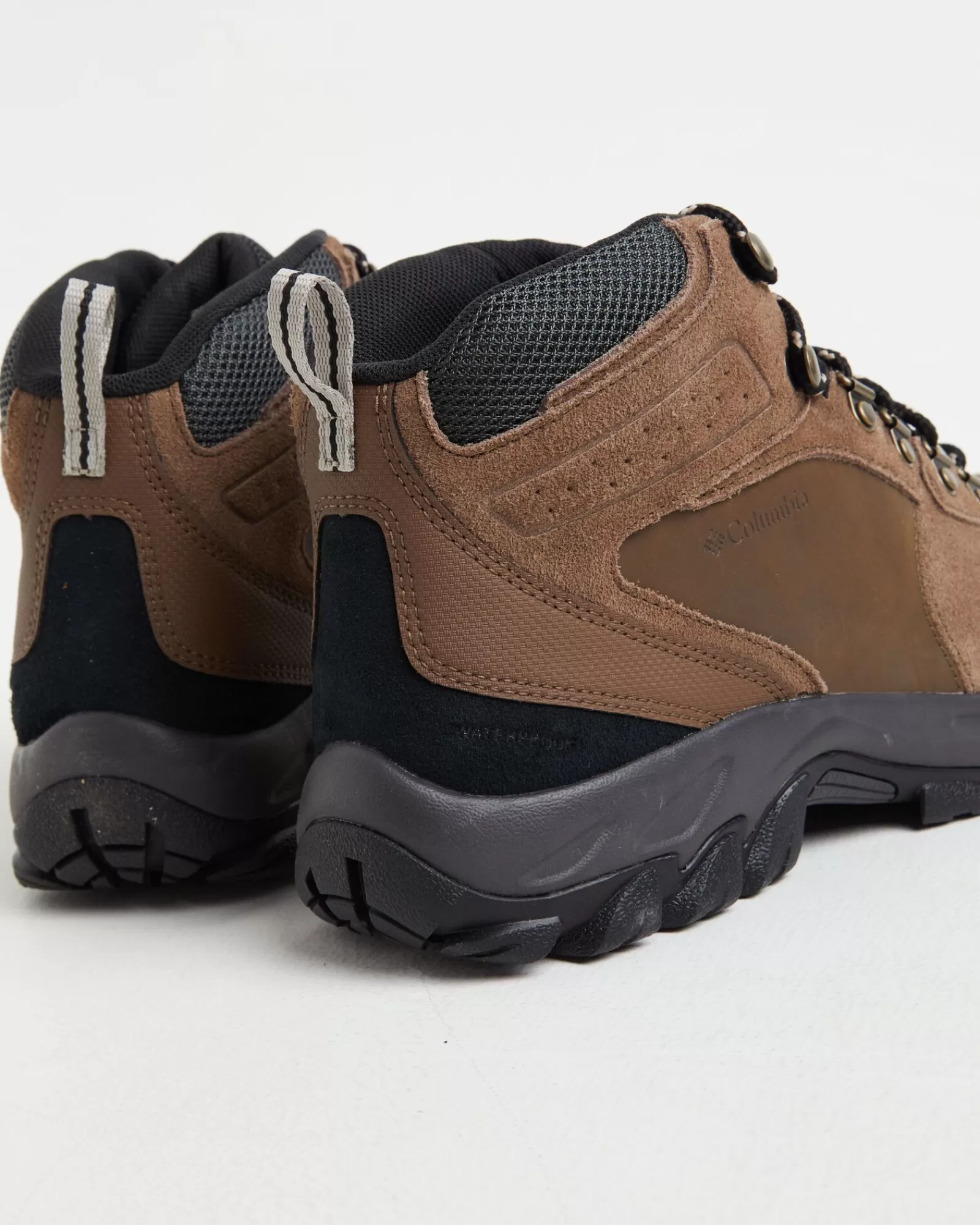 Stivali Trekking Columbia Newton Ridge Plus II - Pelle Scamosciata UltraResistente con Suola Antiscivolo, Tonalità Cioccolato Fondente