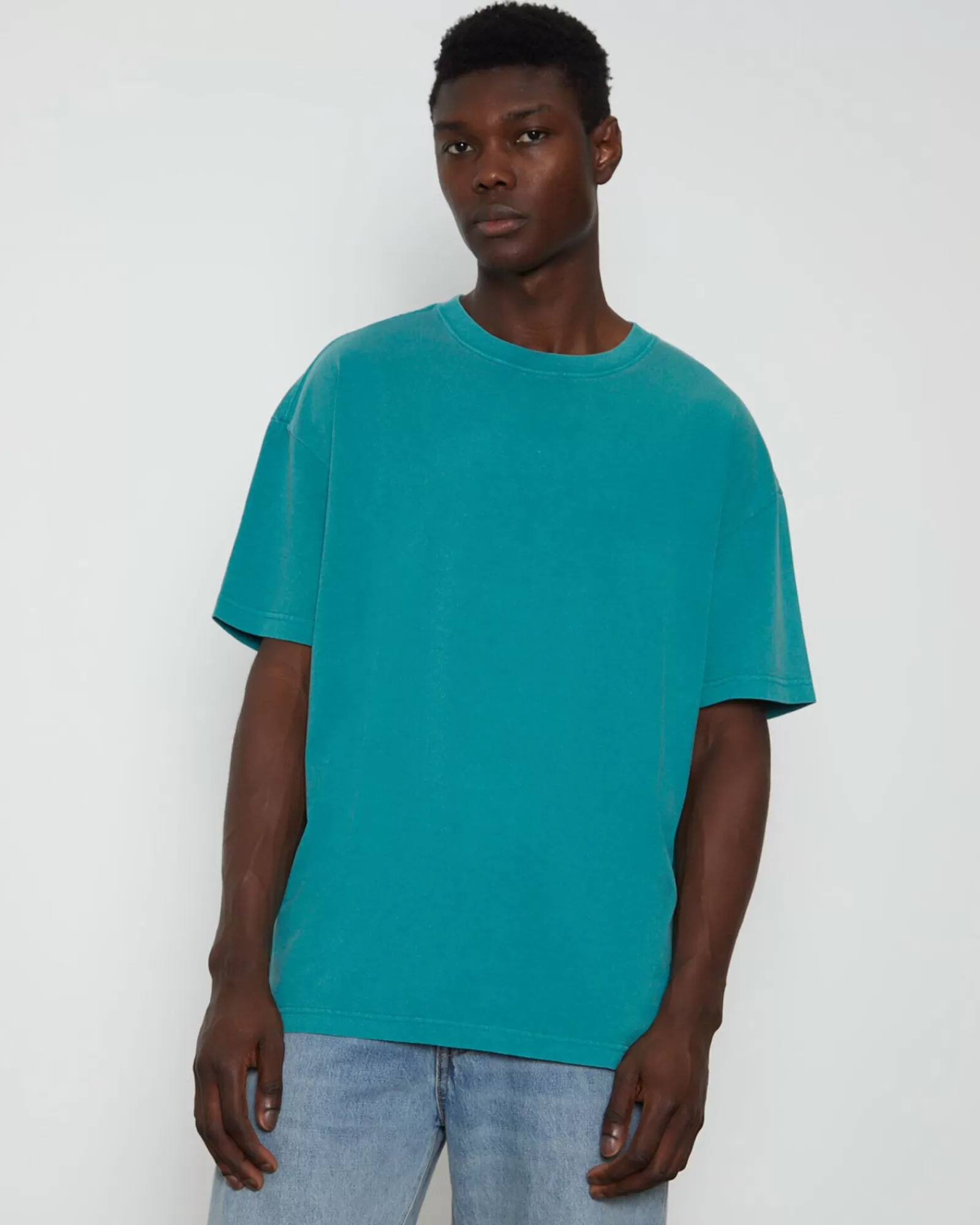 Maglietta Unisex Vintage Essential - Taglio Classico in Verde Smeraldo Intenso by GENERAL PANTS CO. | Collezione Basics Originale con Finiture Premium e Comfort Ottimale