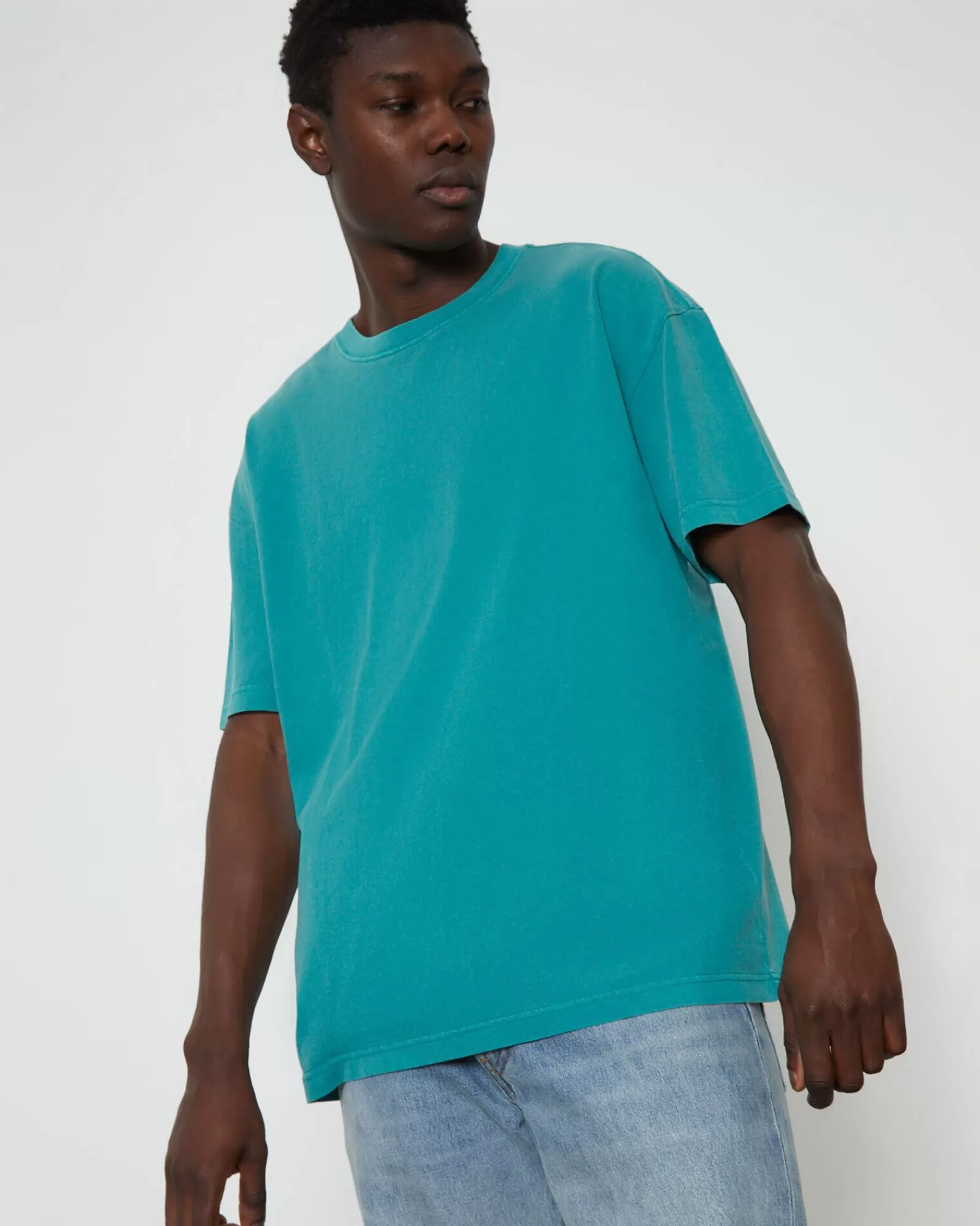 Maglietta Unisex Vintage Essential - Taglio Classico in Verde Smeraldo Intenso by GENERAL PANTS CO. | Collezione Basics Originale con Finiture Premium e Comfort Ottimale