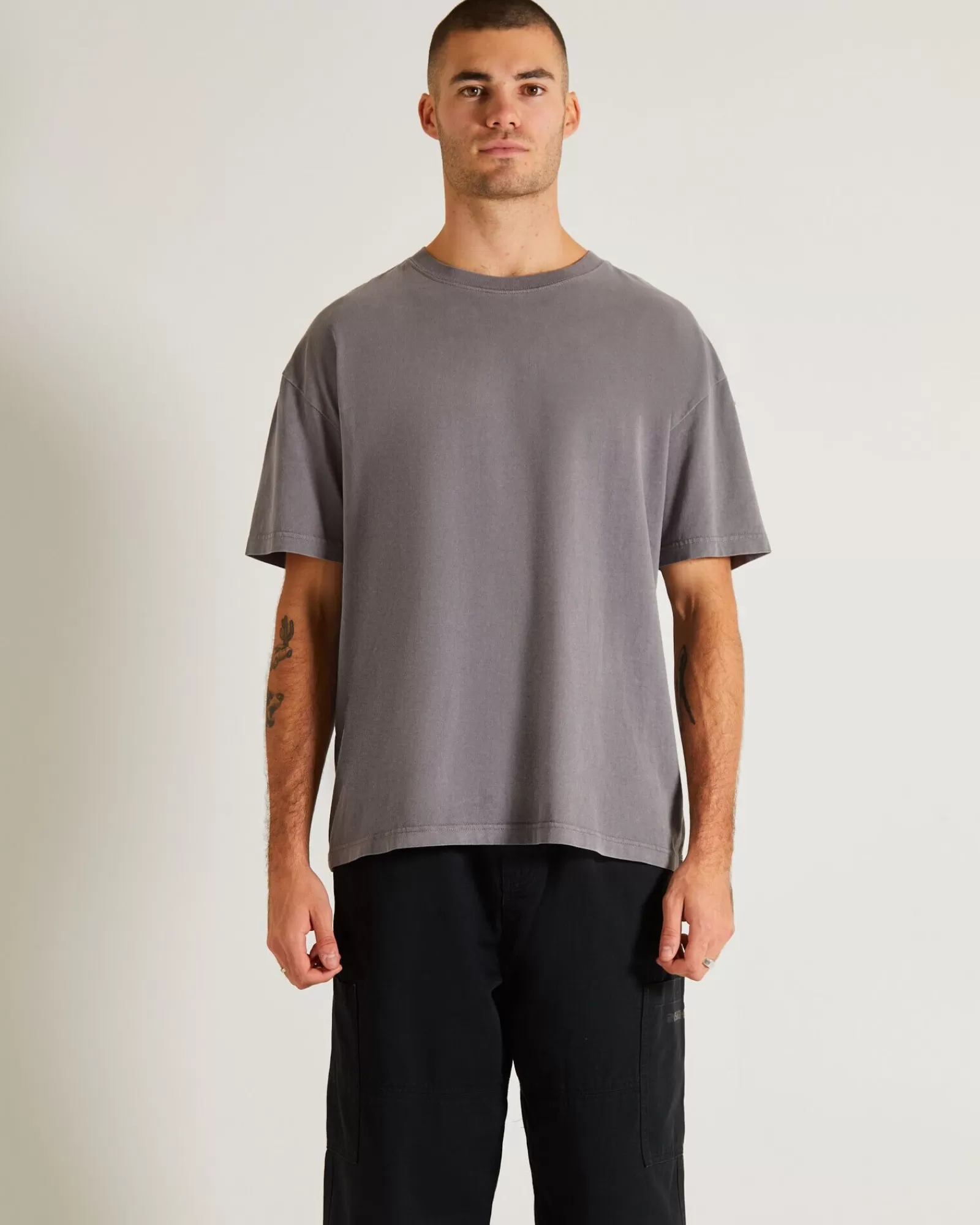 Maglietta Vintage Originale General Pants Co. - Grigio Antracite con Stile Iconico 

(Offerta Esclusiva) T-Shirt Unisex in Cotone Lavato - Linea Essentials con Confezione Comoda