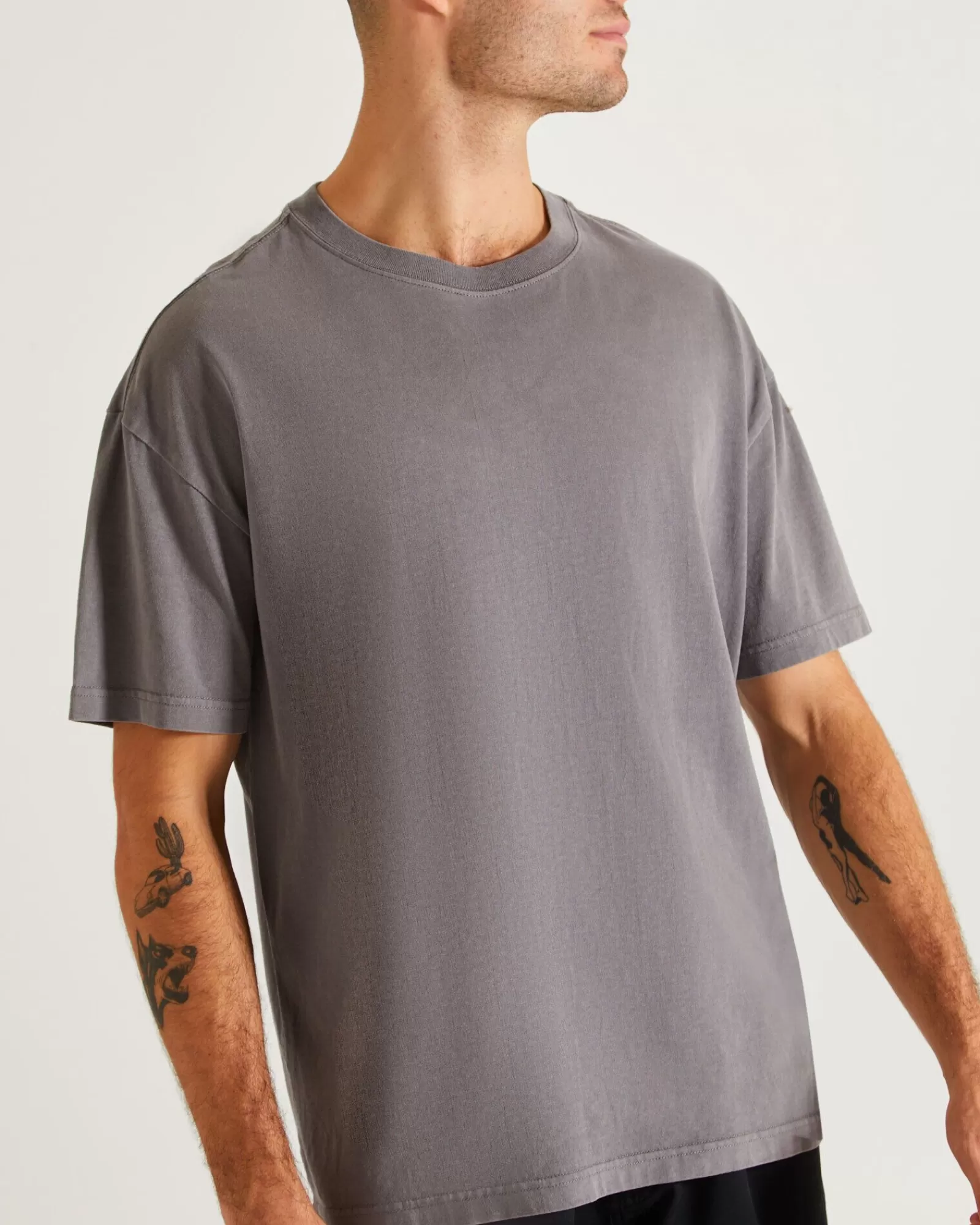 Maglietta Vintage Originale General Pants Co. - Grigio Antracite con Stile Iconico 

(Offerta Esclusiva) T-Shirt Unisex in Cotone Lavato - Linea Essentials con Confezione Comoda