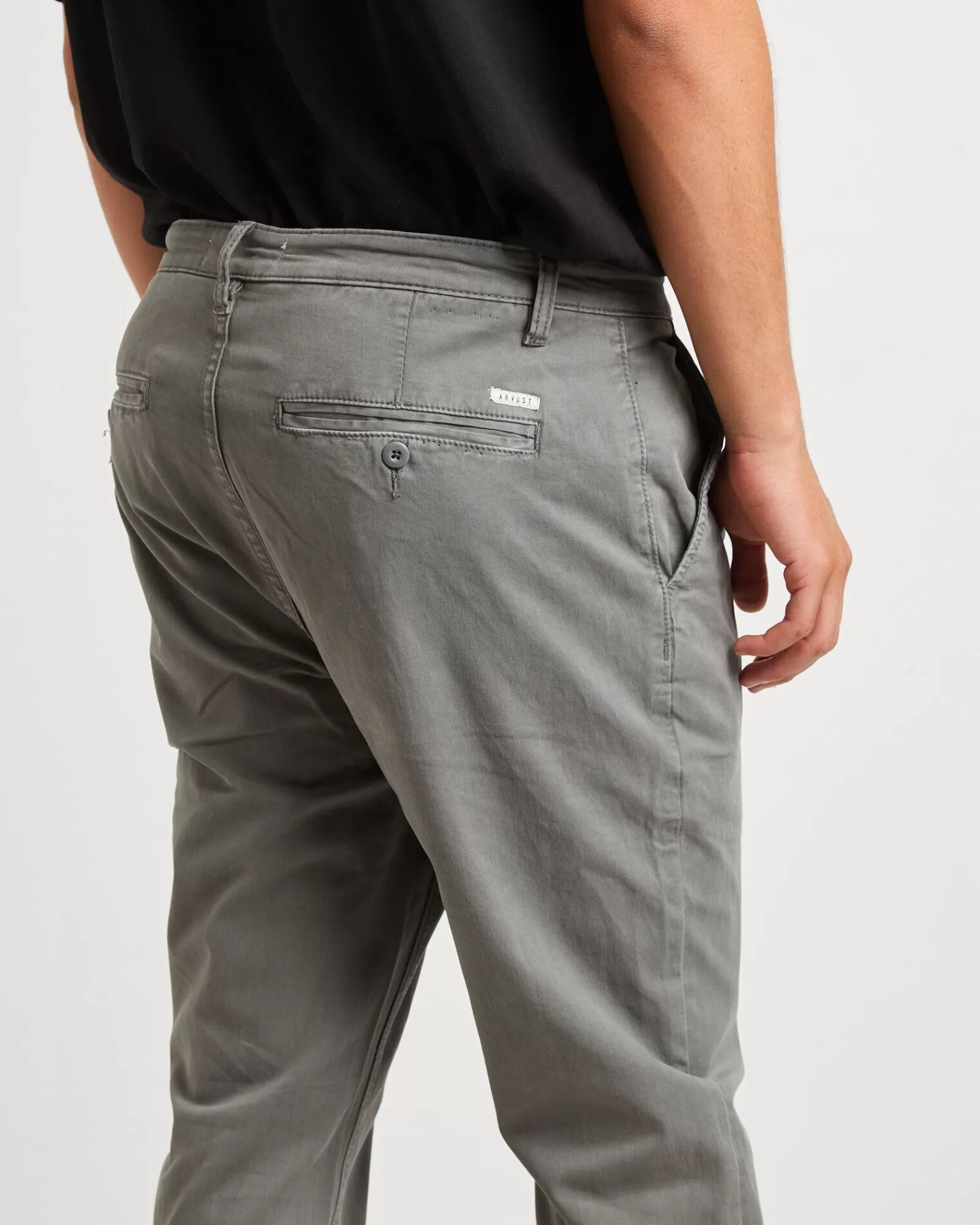 Promo Imperdibile: Pantaloni Chino Preston ARVUST in Grigio Cenere

(: Limited Edition - Pantaloni Uomo ARVUST Preston Grigio Medio con Sconto Flash)