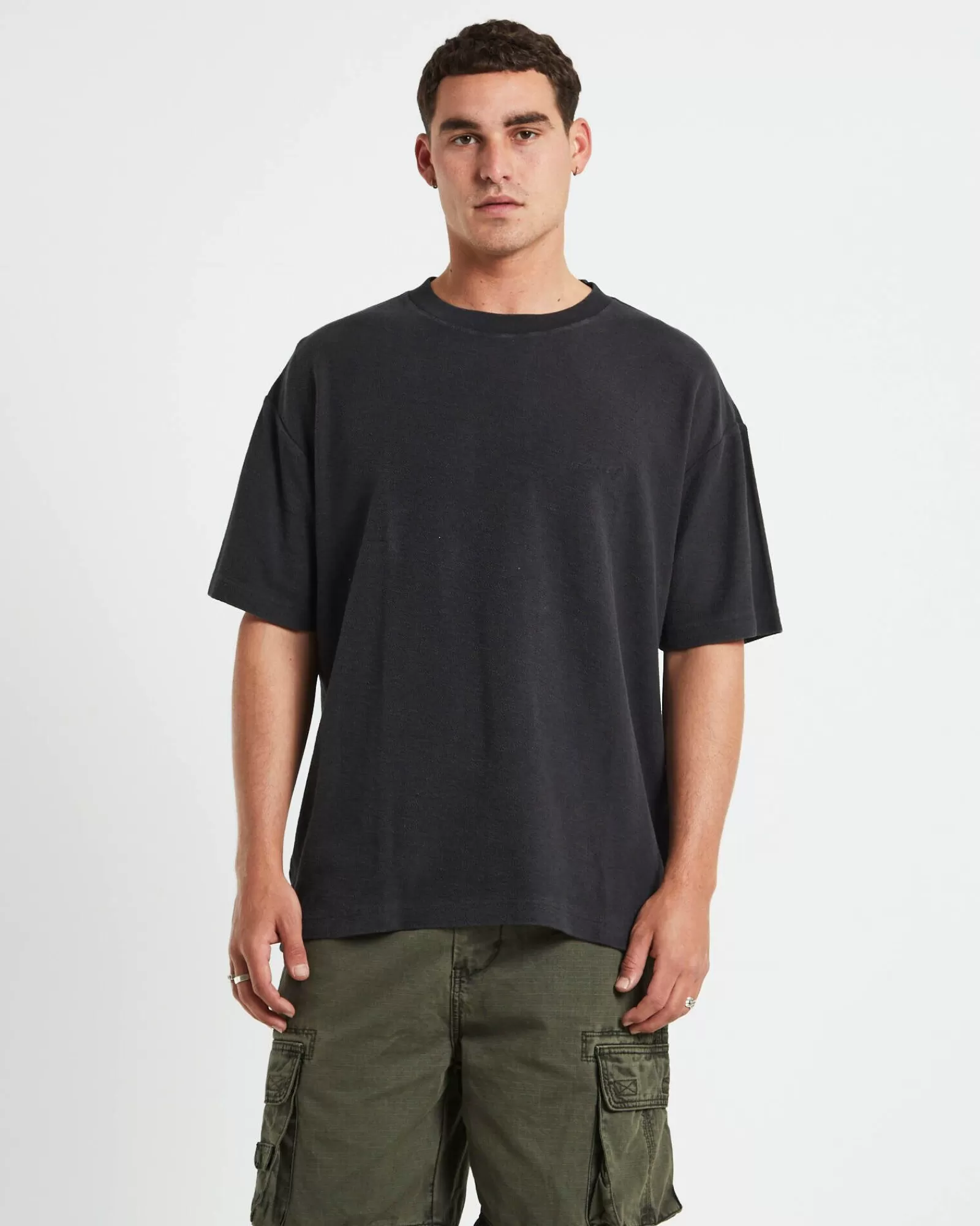 Offerta: T-Shirt ARVUST Ramona in Lino Nero Sbiadito con Maniche Corte - Vestibilità Morbida e Stilosa
