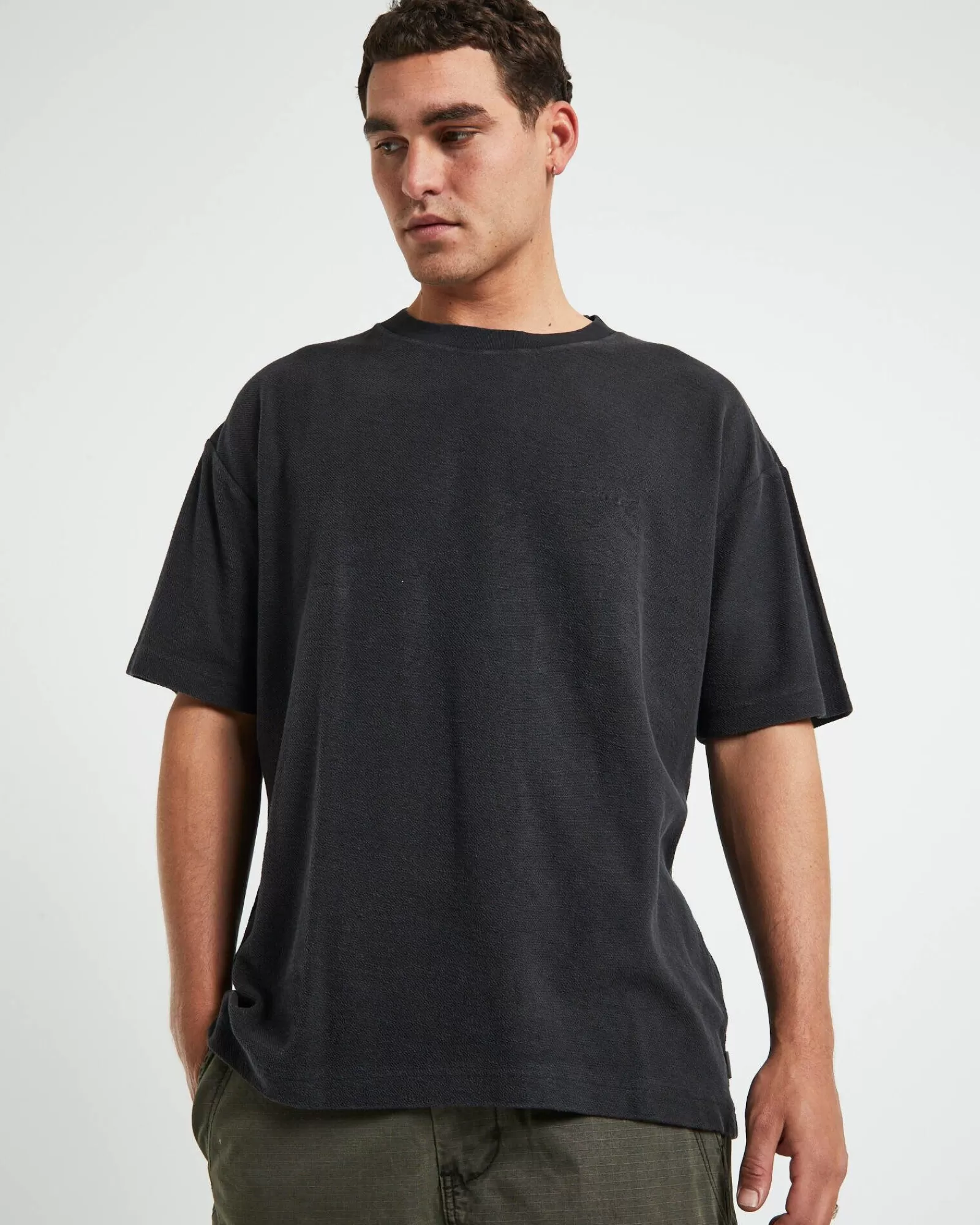 Offerta: T-Shirt ARVUST Ramona in Lino Nero Sbiadito con Maniche Corte - Vestibilità Morbida e Stilosa