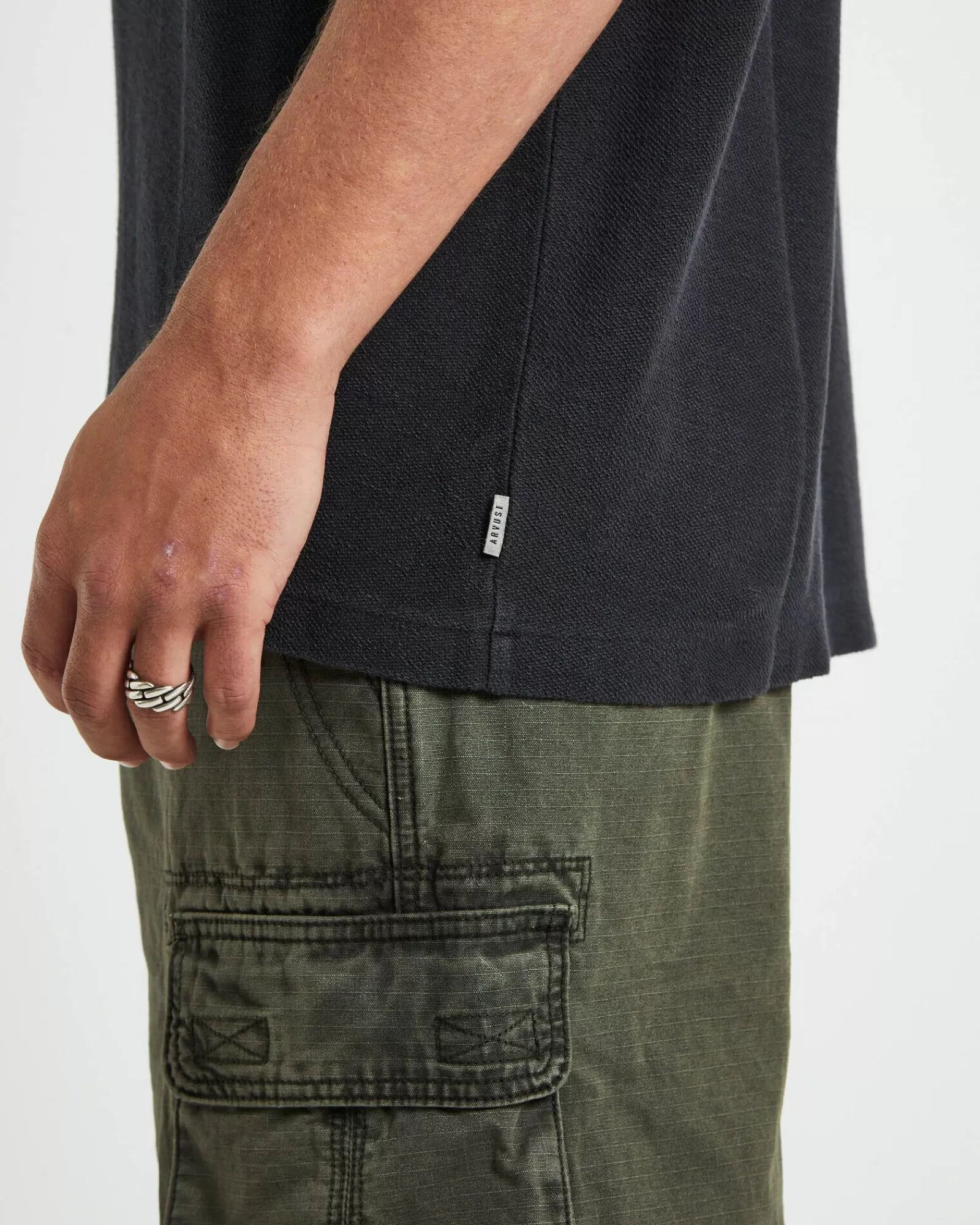 Offerta: T-Shirt ARVUST Ramona in Lino Nero Sbiadito con Maniche Corte - Vestibilità Morbida e Stilosa