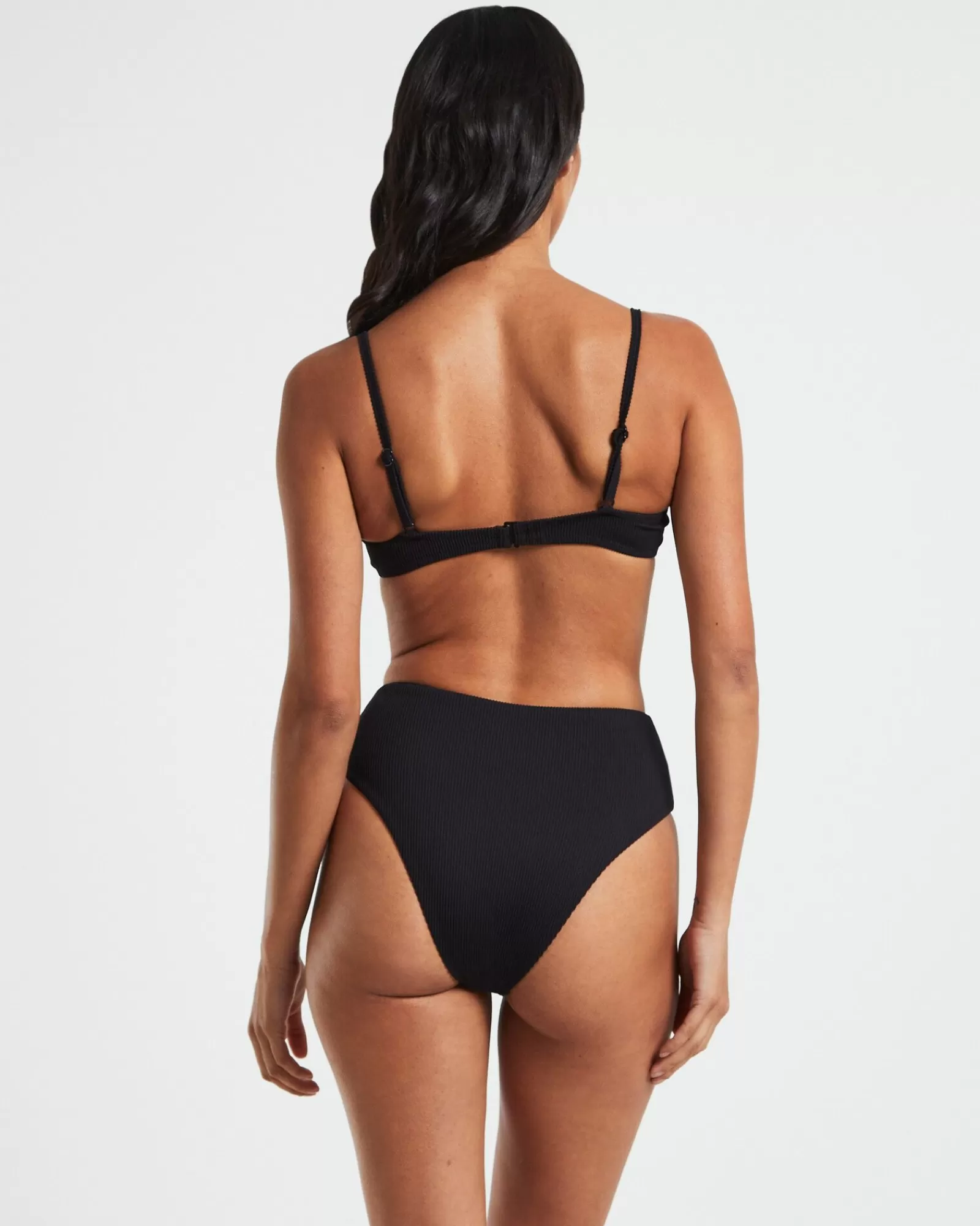 Reggiseno bikini con ferretto a scollo traforato - Nero intenso e design audace
