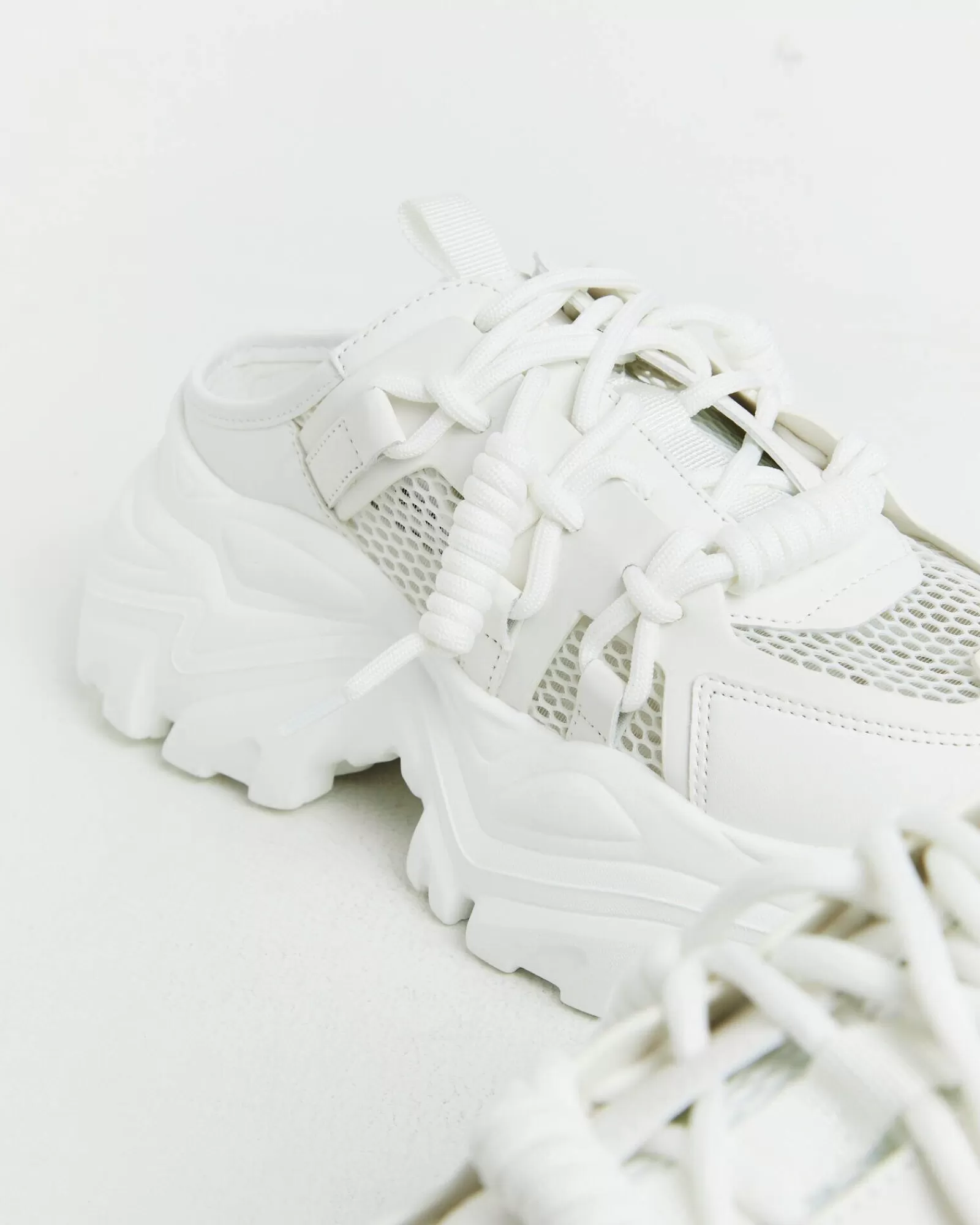 STEVE MADDEN Scarpe Sportive Slip-On Bianco Puro - Design Essenziale con Suola Antiscivolo Robusta, Comode per Tutto il Giorno