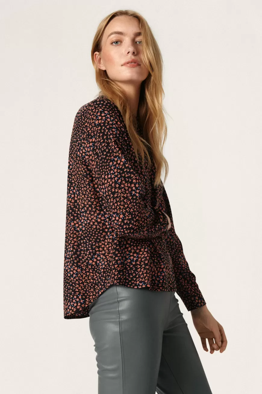 Abbagliante Collezione SLAhnita - Camicie Raffinate e Tops Femminili in Seta Opulenta 

Eleganti Bluse Artigianali SLAhnita - Tessuti di Lusso che Accarezzano la Pelle 

Linea Esclusiva Camicerie SLAhnita - Preziosi Capispalla in Chiffon Idrovivo 

Capi Irripetibili SLAhnita Skjorte - Soffici Bluse in Seta Tinta a Mano