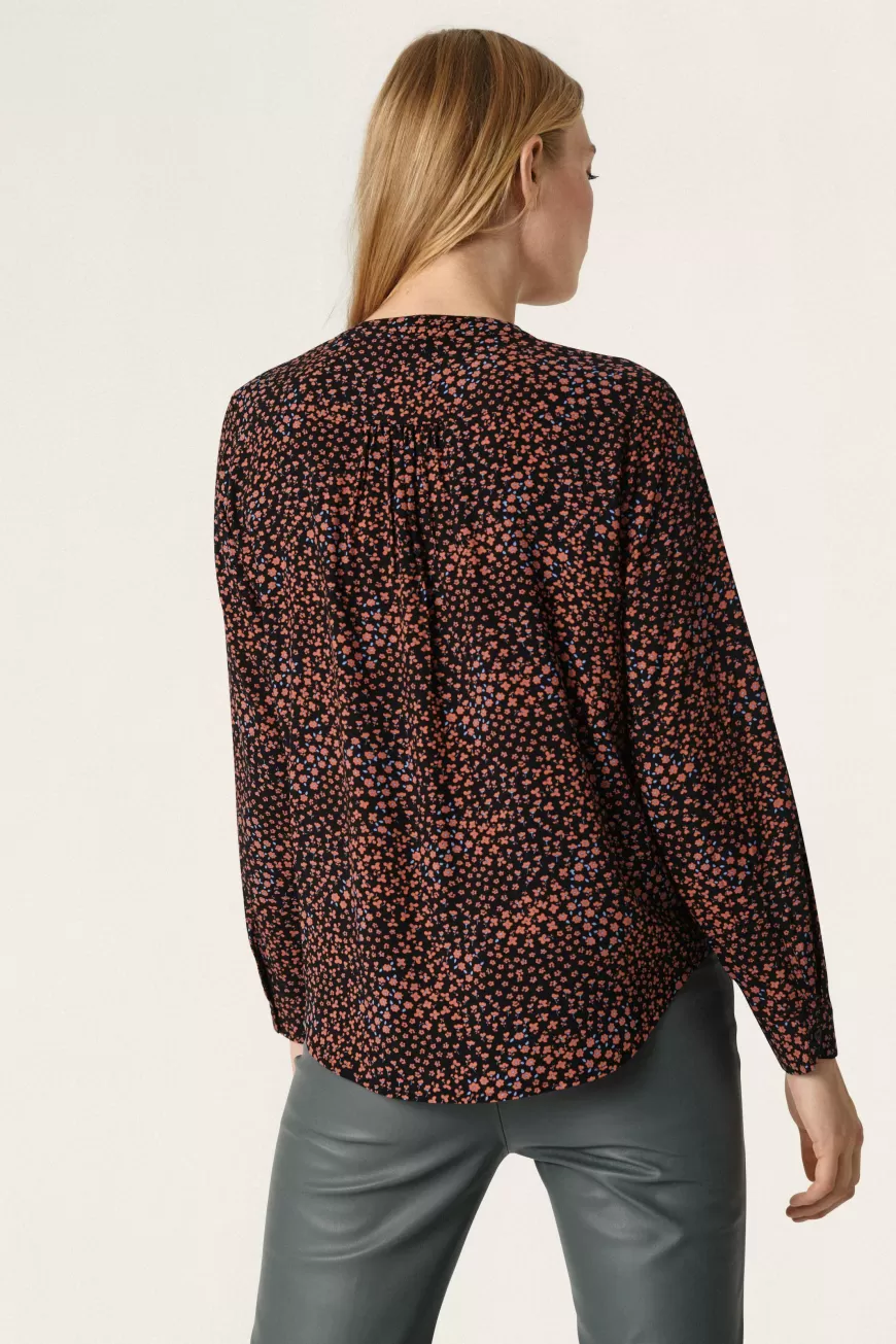 Abbagliante Collezione SLAhnita - Camicie Raffinate e Tops Femminili in Seta Opulenta 

Eleganti Bluse Artigianali SLAhnita - Tessuti di Lusso che Accarezzano la Pelle 

Linea Esclusiva Camicerie SLAhnita - Preziosi Capispalla in Chiffon Idrovivo 

Capi Irripetibili SLAhnita Skjorte - Soffici Bluse in Seta Tinta a Mano