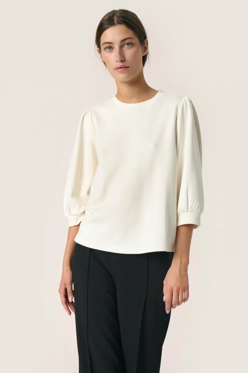 Maglietta SLIeste Edizione Limitata Online: Eleganza Avvolgente per il Tuo Guardaroba
